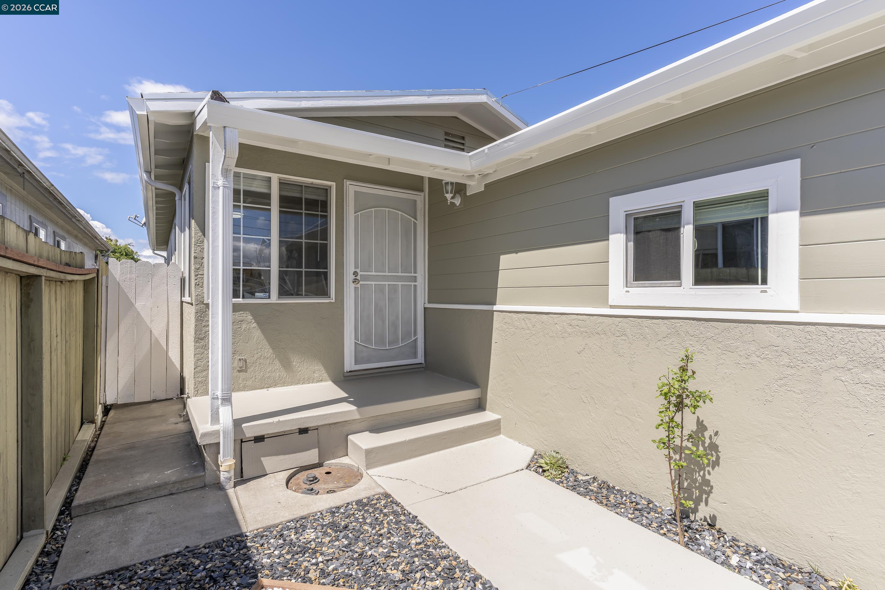 Detail Gallery Image 4 of 49 For 335 S 26th St, Richmond,  CA 94804 - 2 Beds | 1 Baths