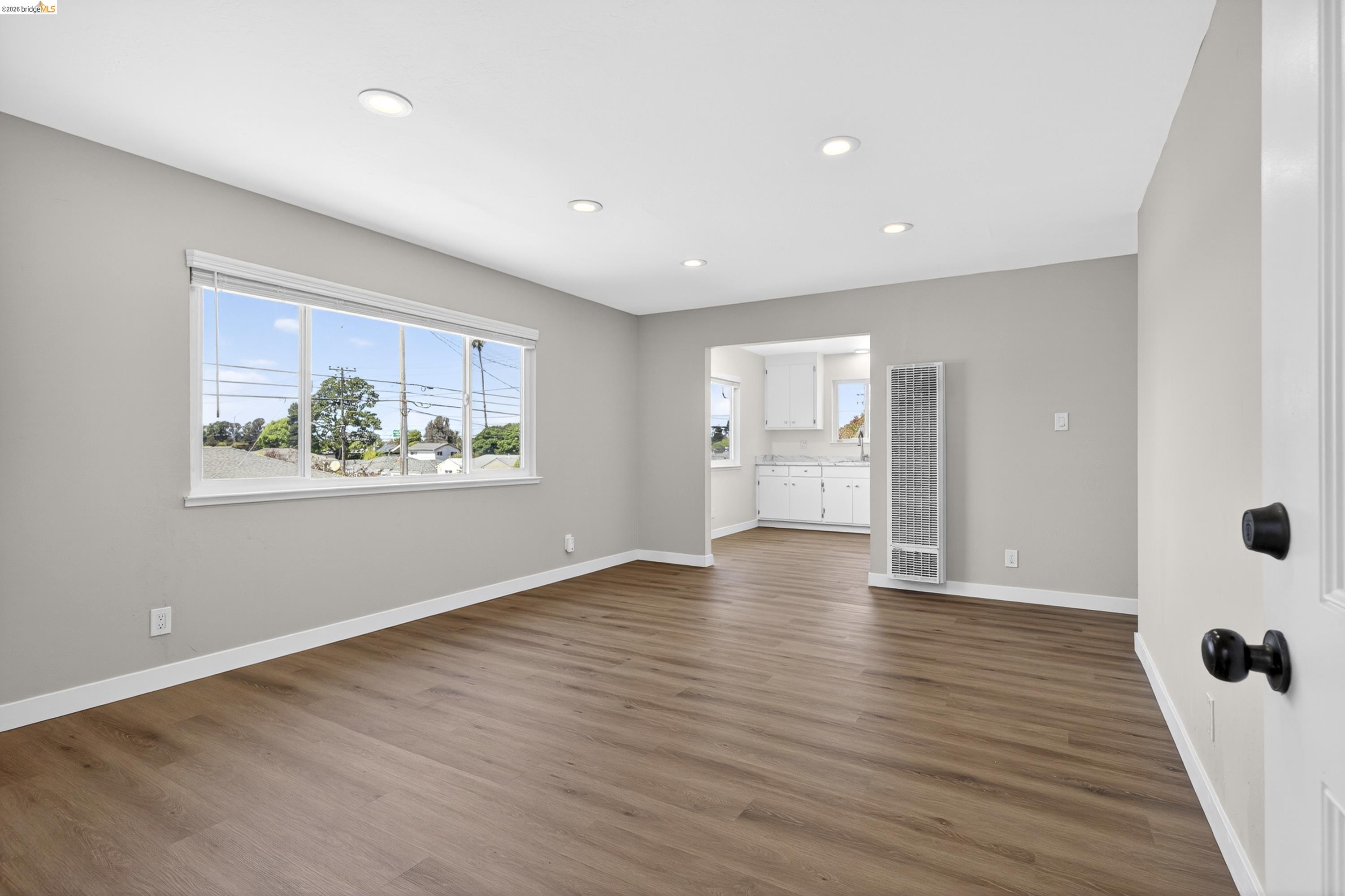 Detail Gallery Image 6 of 82 For 1114 S 57th St, Richmond,  CA 94804 - – Beds | – Baths