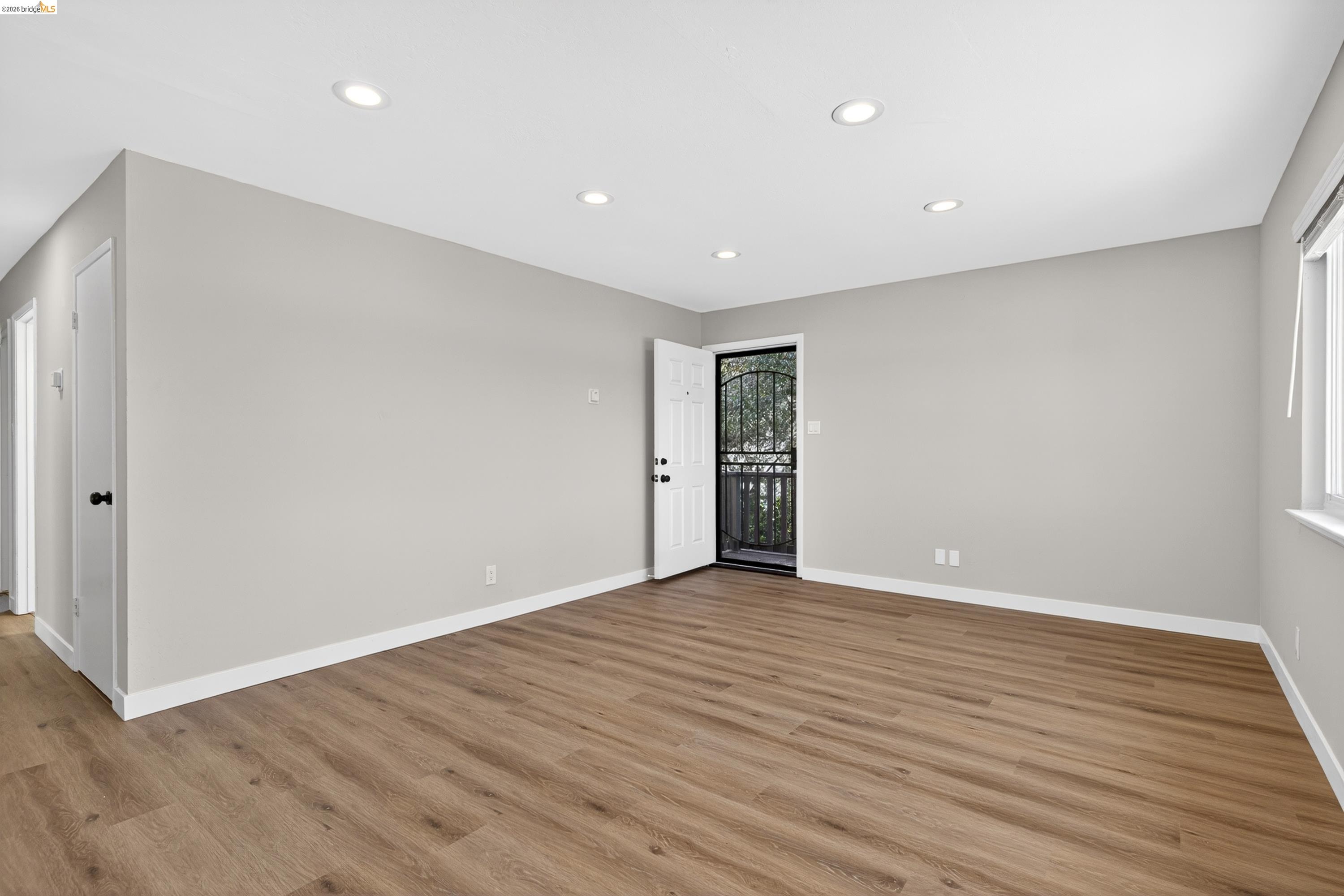 Detail Gallery Image 9 of 82 For 1114 S 57th St, Richmond,  CA 94804 - – Beds | – Baths