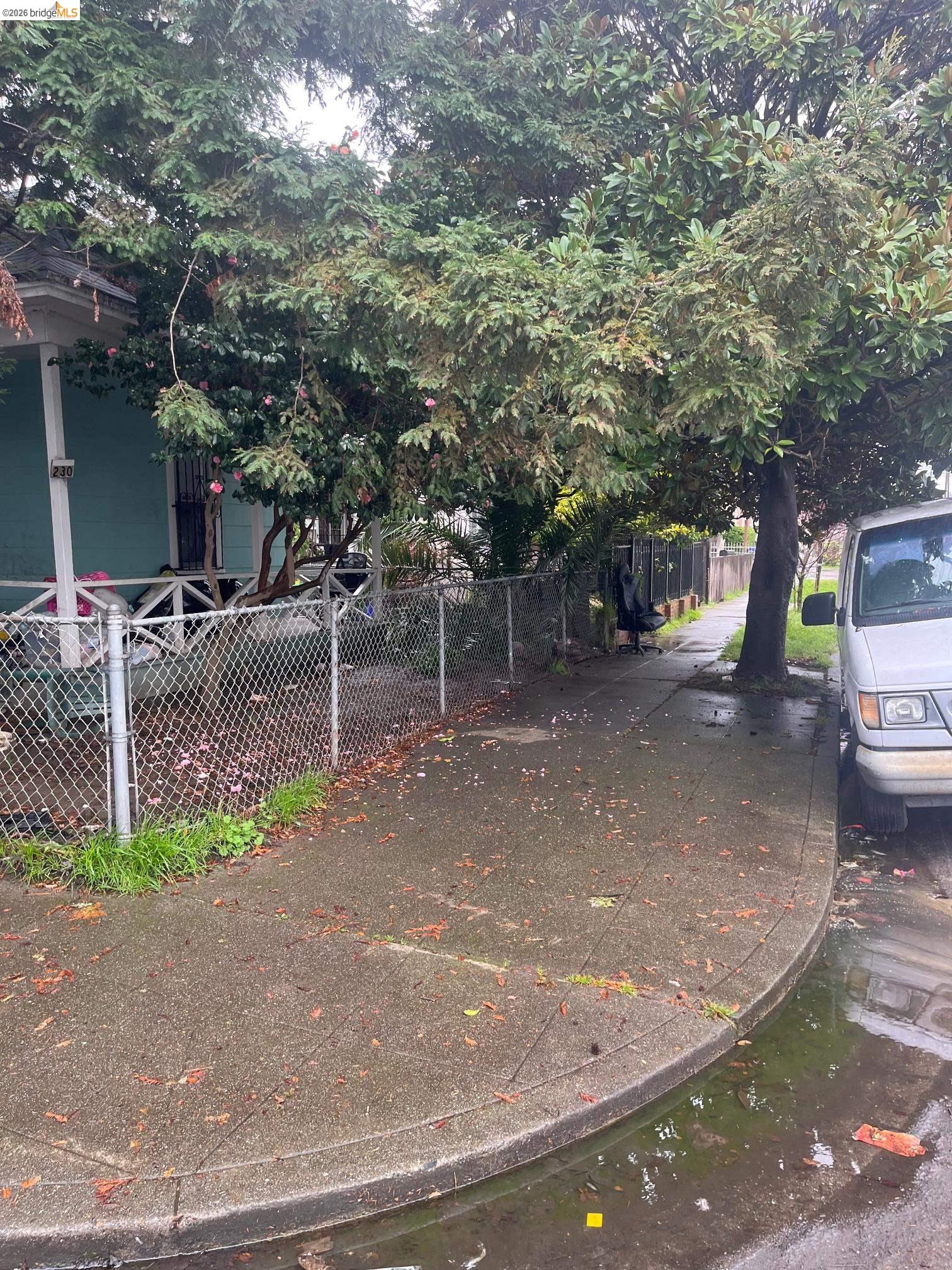 Detail Gallery Image 4 of 5 For 230 Nevin Ave, Richmond,  CA 94801 - 2 Beds | 1 Baths