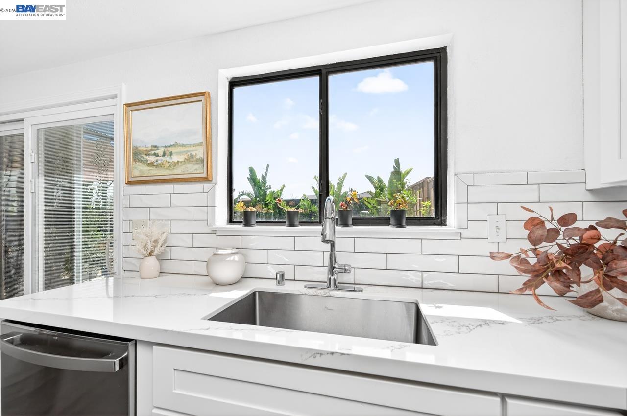 Detail Gallery Image 15 of 52 For 365 Waterview Pl, Bay Point,  CA 94565 - 3 Beds | 2/1 Baths