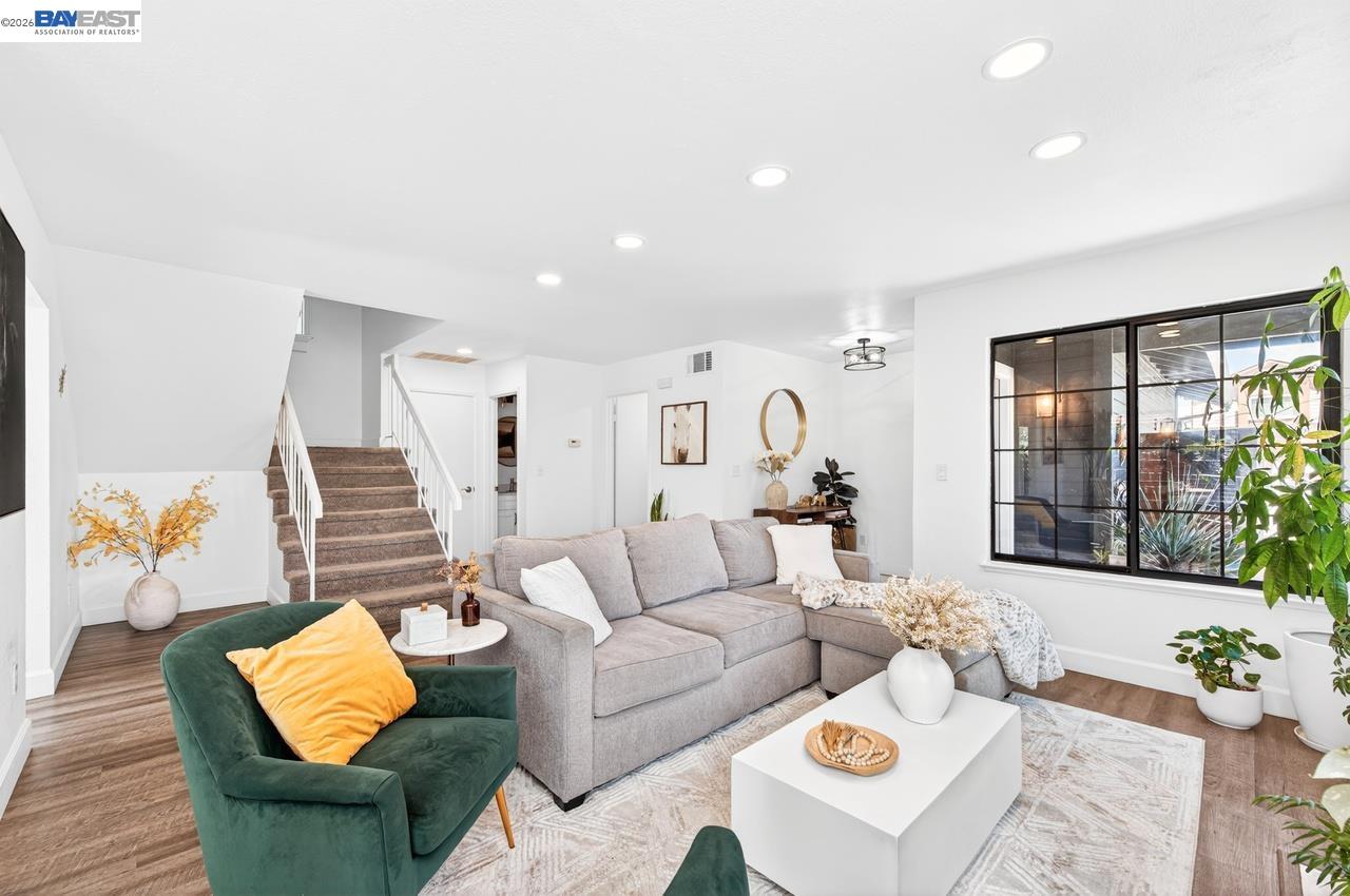 Detail Gallery Image 4 of 52 For 365 Waterview Pl, Bay Point,  CA 94565 - 3 Beds | 2/1 Baths