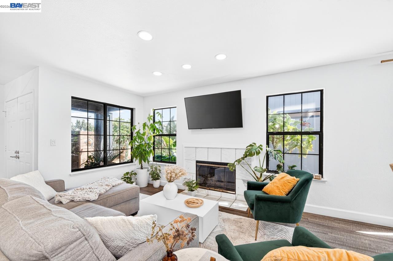 Detail Gallery Image 5 of 52 For 365 Waterview Pl, Bay Point,  CA 94565 - 3 Beds | 2/1 Baths