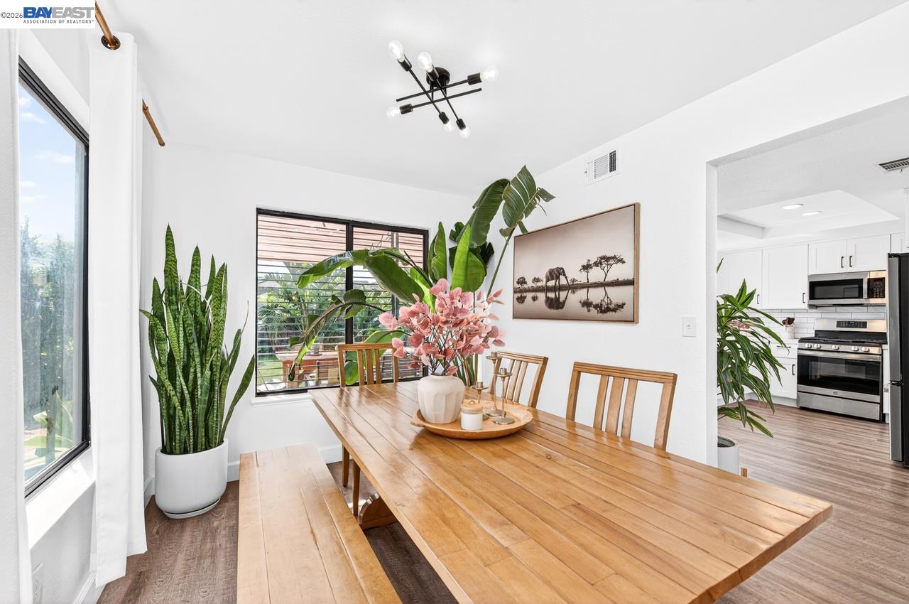 Detail Gallery Image 7 of 52 For 365 Waterview Pl, Bay Point,  CA 94565 - 3 Beds | 2/1 Baths