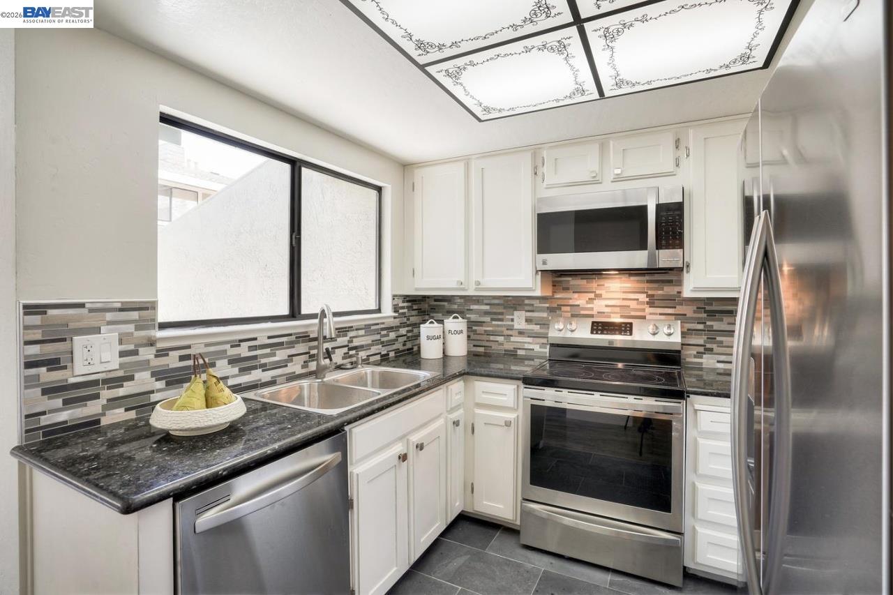 Detail Gallery Image 12 of 47 For 1163 Cherryview Ln, San Jose,  CA 95118 - 3 Beds | 2/1 Baths