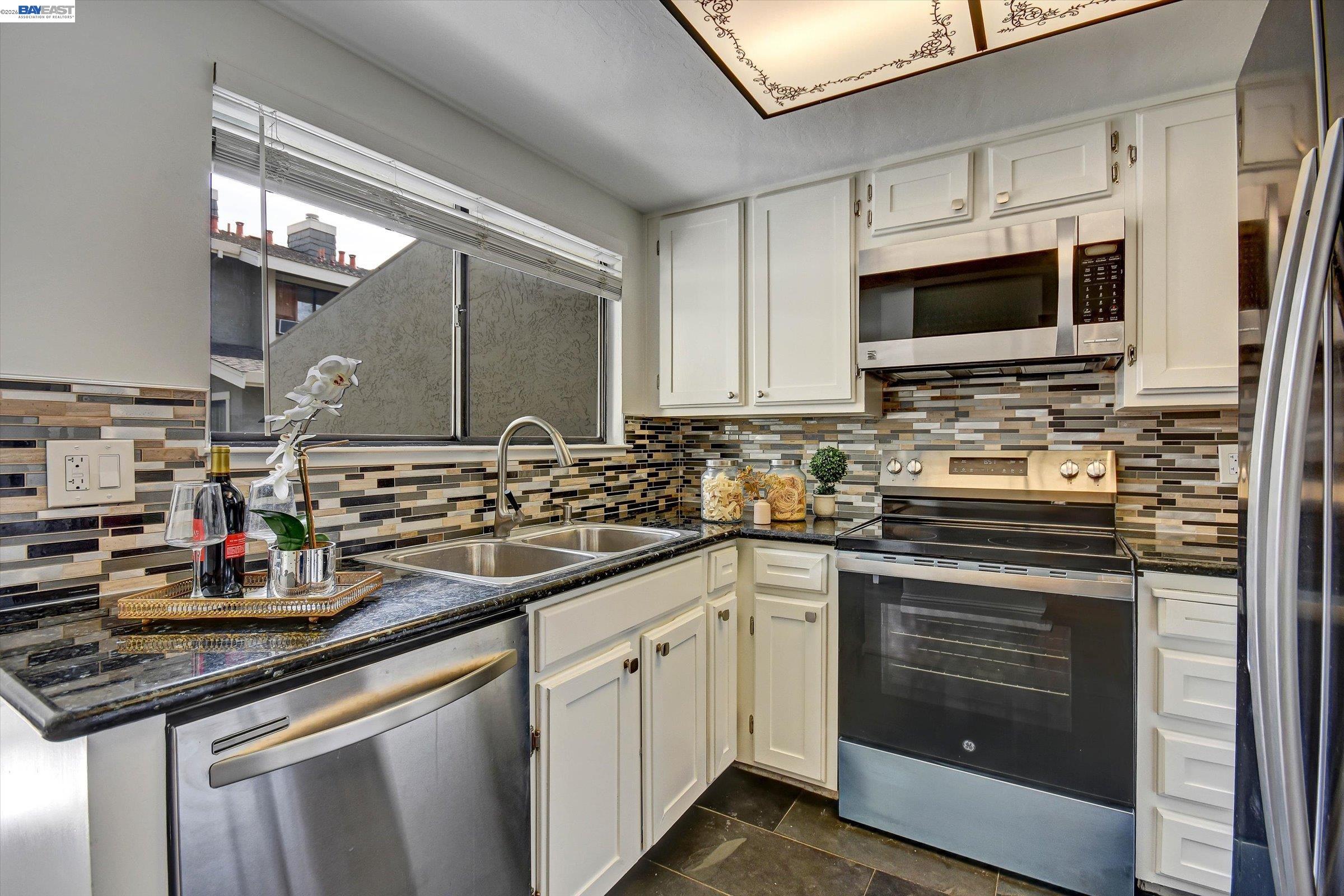 Detail Gallery Image 8 of 47 For 1163 Cherryview Ln, San Jose,  CA 95118 - 3 Beds | 2/1 Baths