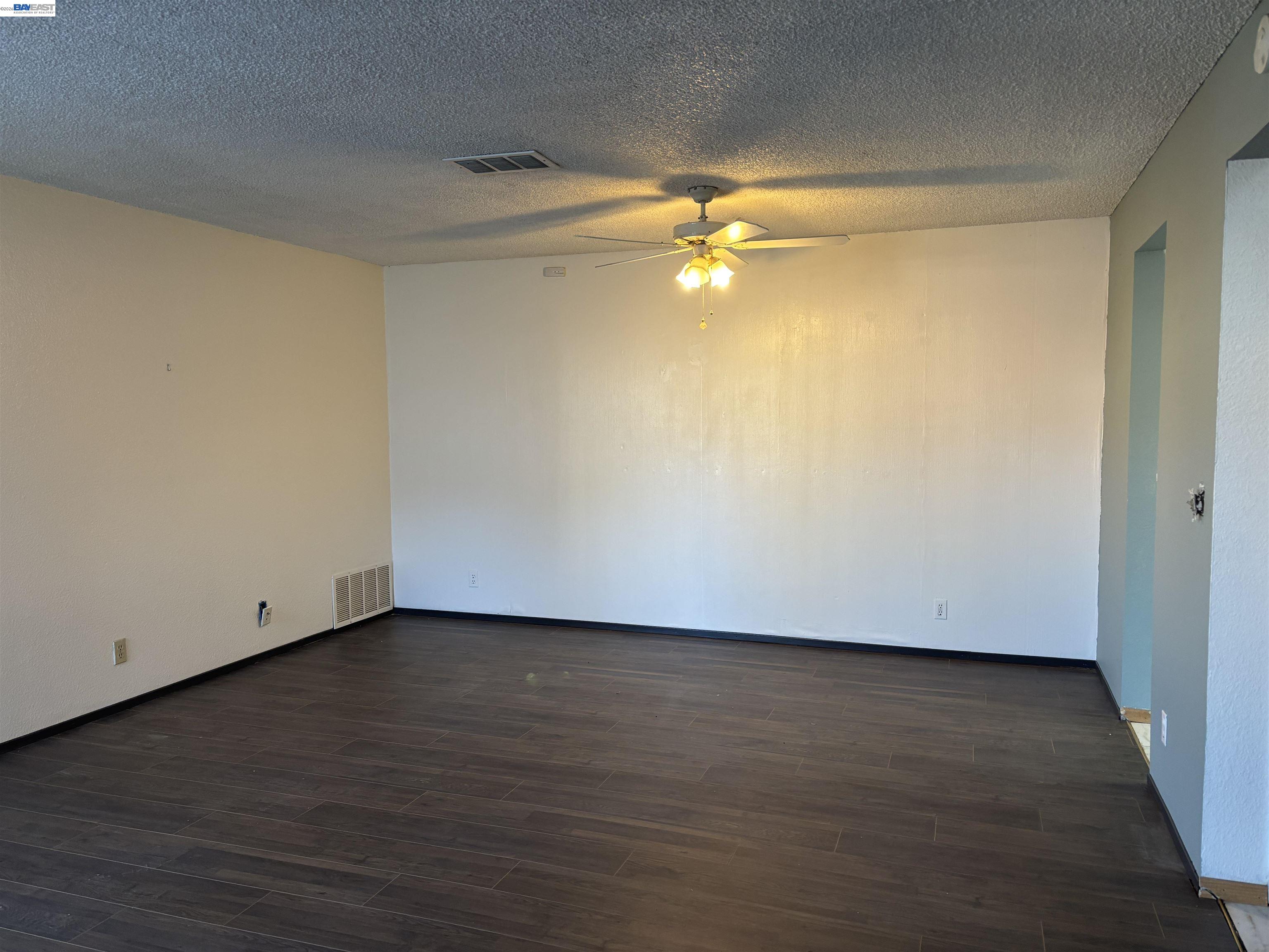 Detail Gallery Image 4 of 18 For 1930 Grande Cir #77,  Fairfield,  CA 94533 - 2 Beds | 1/1 Baths