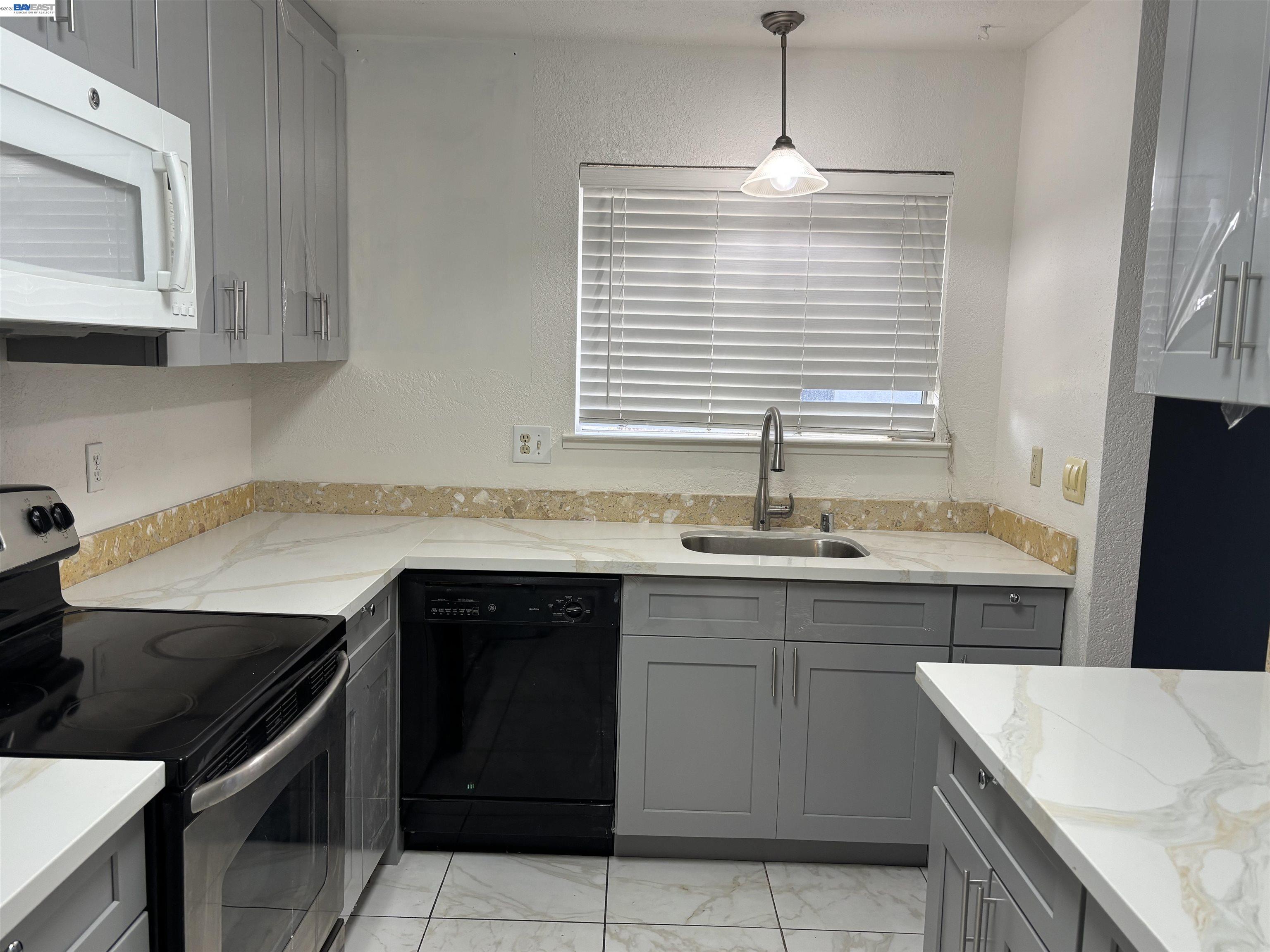 Detail Gallery Image 6 of 18 For 1930 Grande Cir #77,  Fairfield,  CA 94533 - 2 Beds | 1/1 Baths