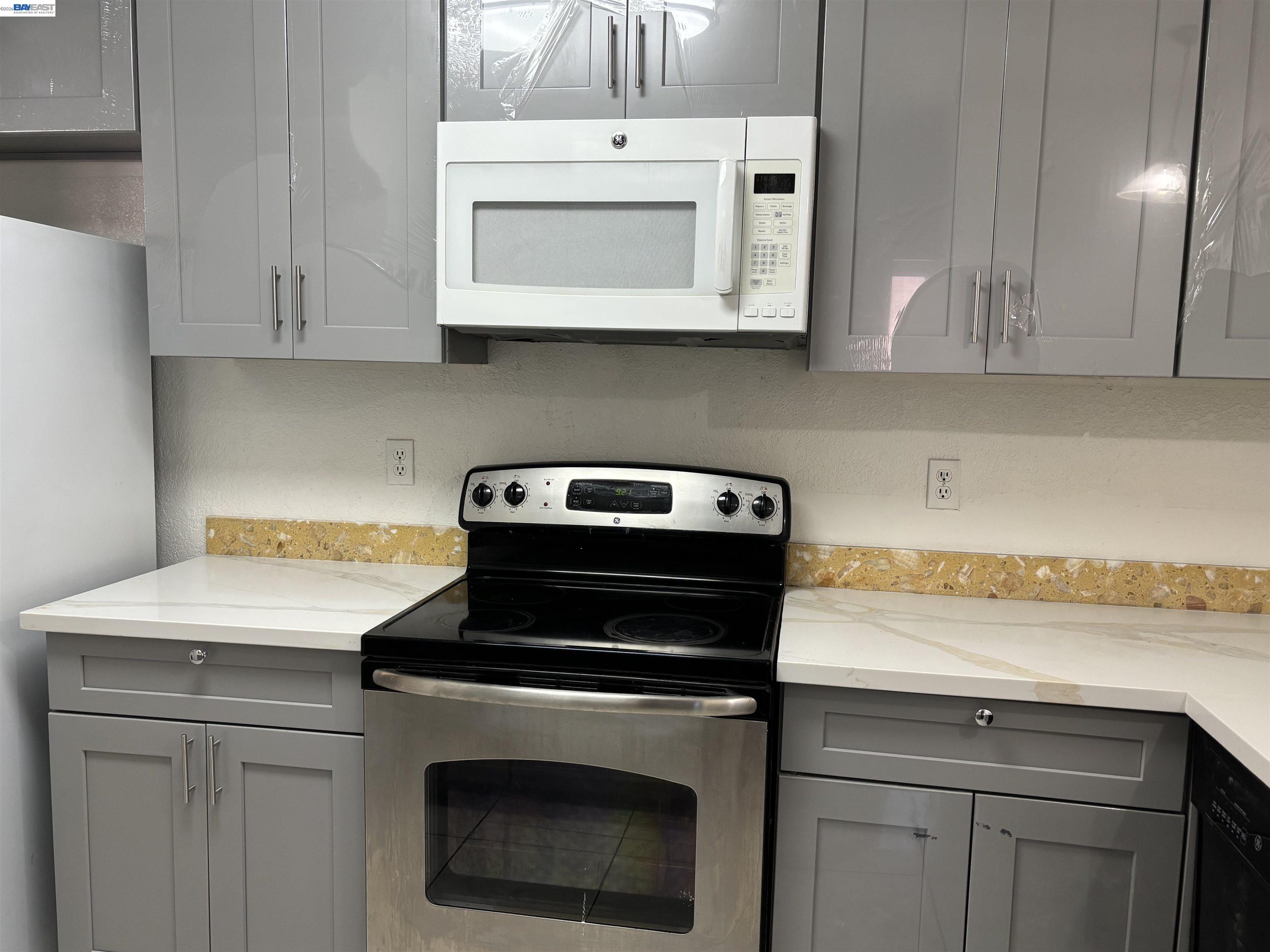 Detail Gallery Image 7 of 18 For 1930 Grande Cir #77,  Fairfield,  CA 94533 - 2 Beds | 1/1 Baths