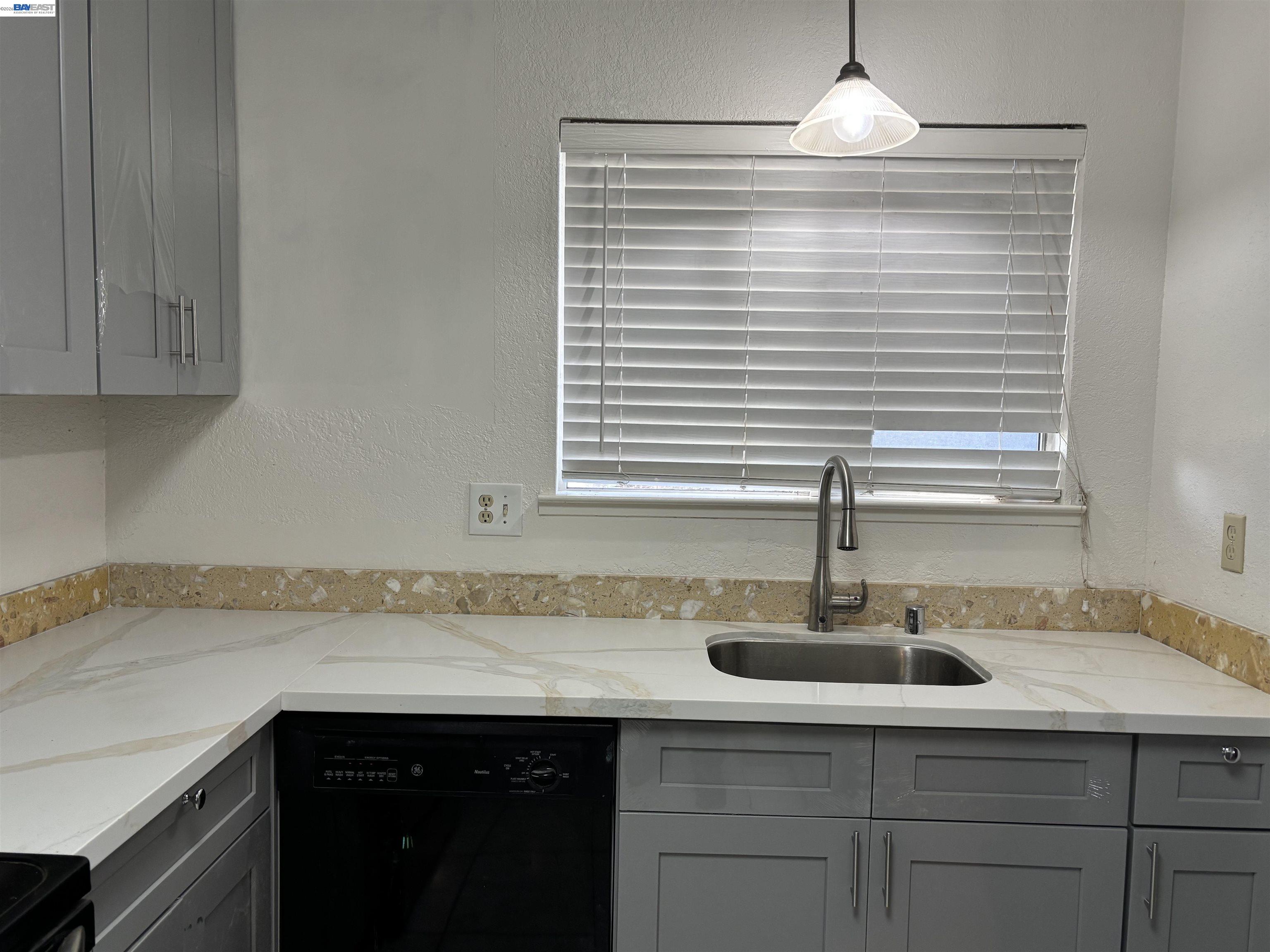 Detail Gallery Image 8 of 18 For 1930 Grande Cir #77,  Fairfield,  CA 94533 - 2 Beds | 1/1 Baths