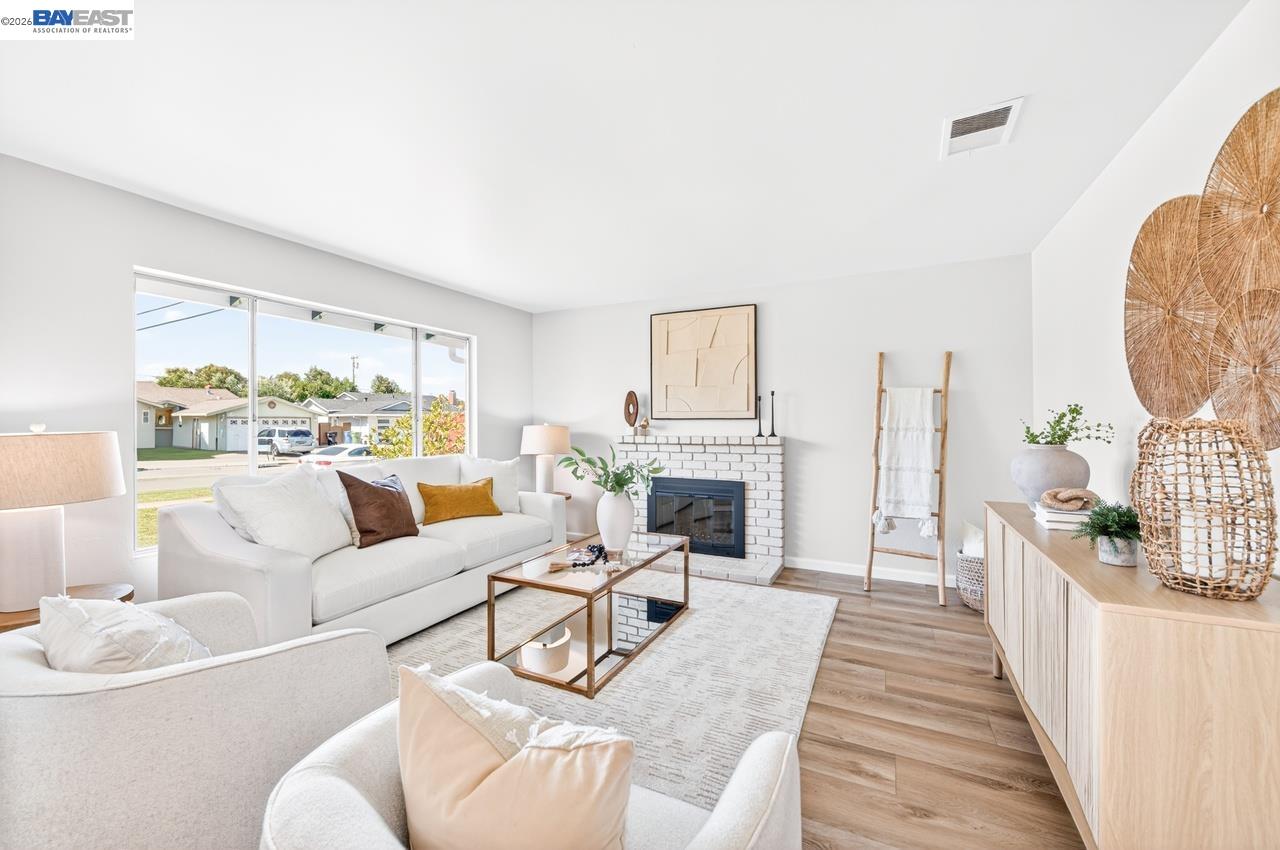 Detail Gallery Image 2 of 24 For 35314 Santiago St, Fremont,  CA 94536 - 3 Beds | 2 Baths