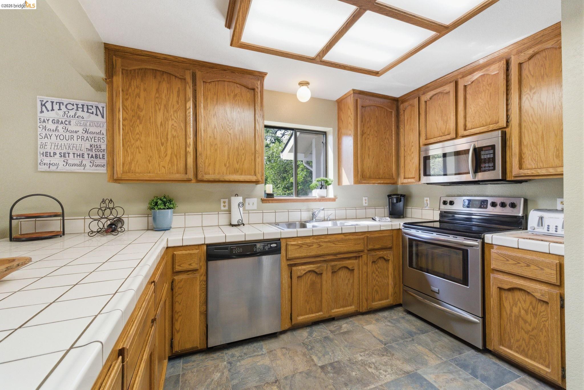 Detail Gallery Image 17 of 70 For 12759 Cresthaven Dr., Groveland,  CA 95321 - 3 Beds | 2 Baths