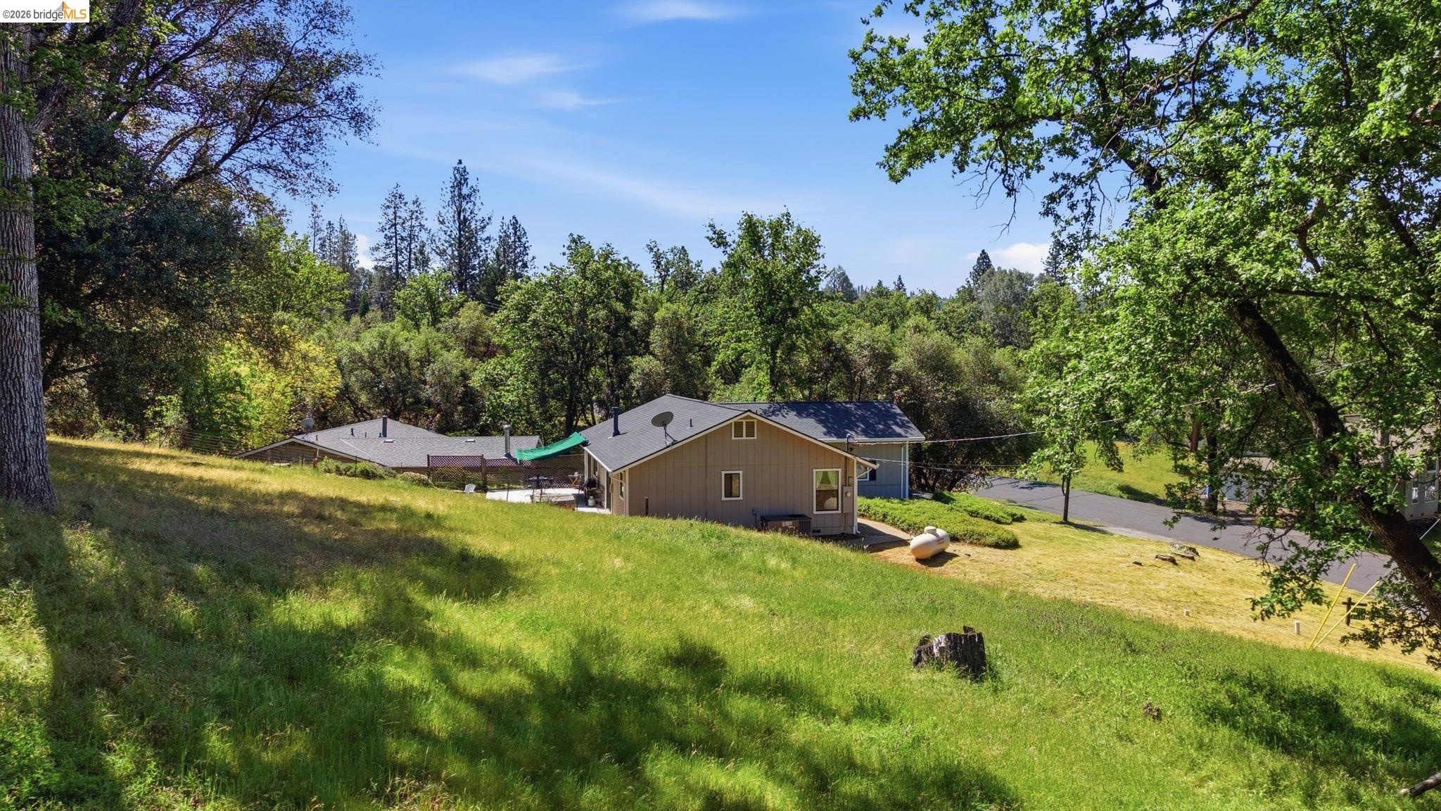 Detail Gallery Image 3 of 70 For 12759 Cresthaven Dr., Groveland,  CA 95321 - 3 Beds | 2 Baths