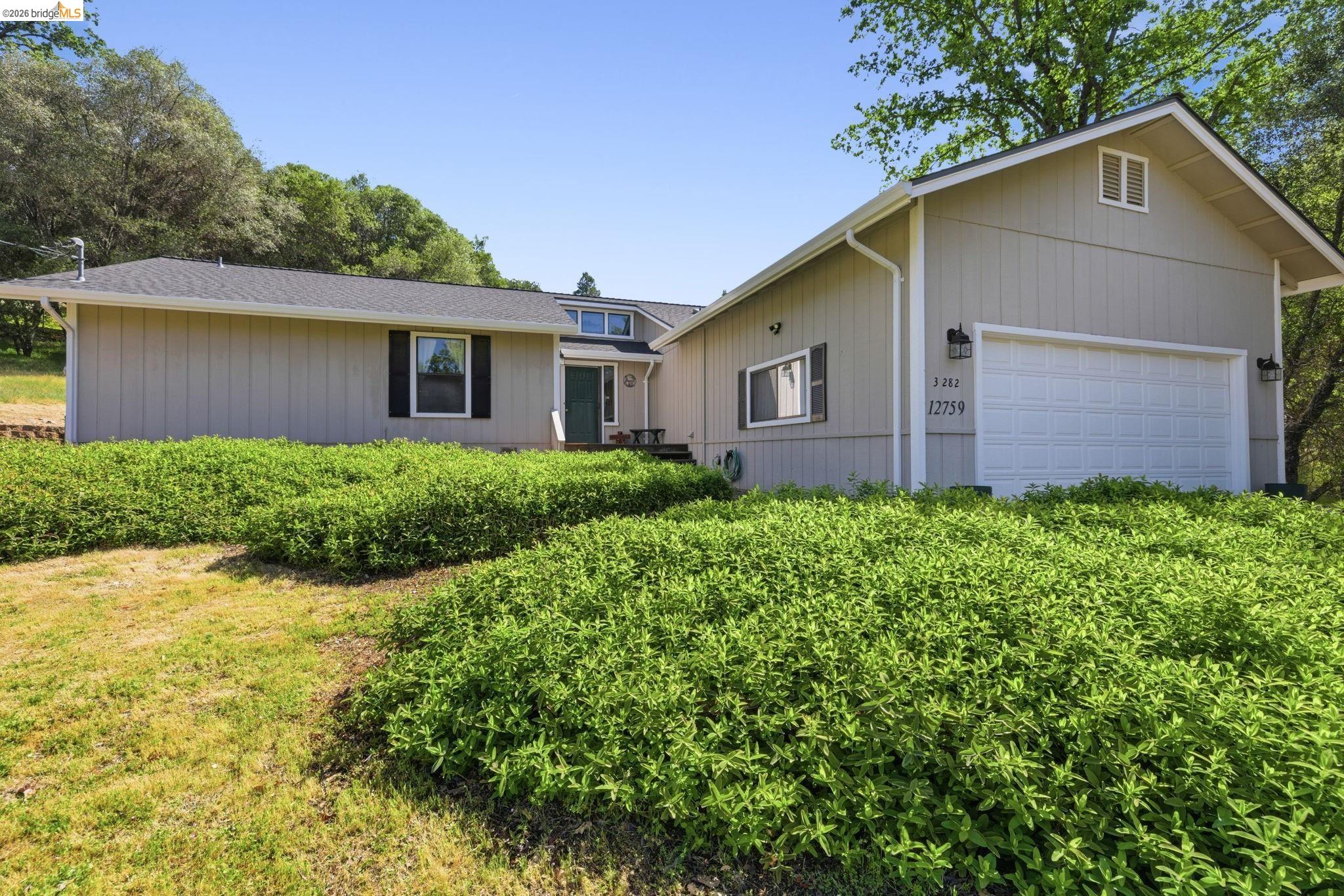 Detail Gallery Image 5 of 70 For 12759 Cresthaven Dr., Groveland,  CA 95321 - 3 Beds | 2 Baths