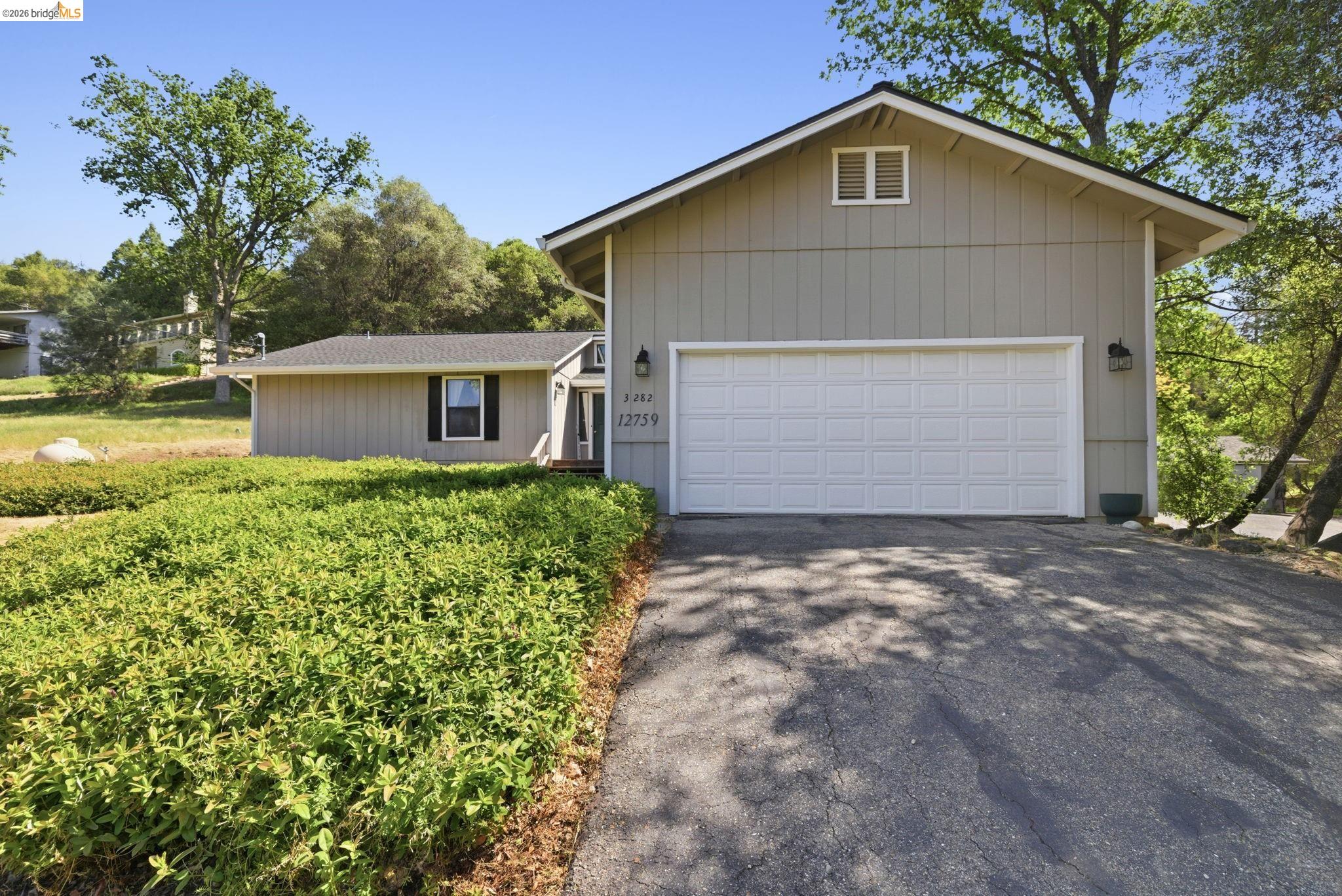 Detail Gallery Image 6 of 70 For 12759 Cresthaven Dr., Groveland,  CA 95321 - 3 Beds | 2 Baths