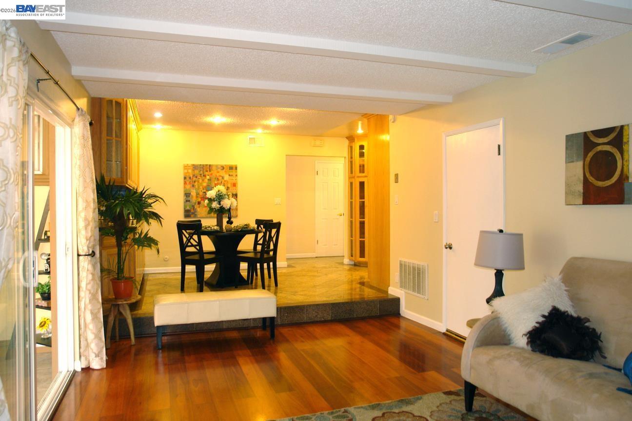 Detail Gallery Image 3 of 26 For 306 S Park Victoria Dr, Milpitas,  CA 95035 - 3 Beds | 2 Baths