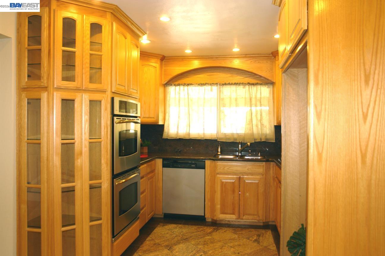 Detail Gallery Image 5 of 26 For 306 S Park Victoria Dr, Milpitas,  CA 95035 - 3 Beds | 2 Baths