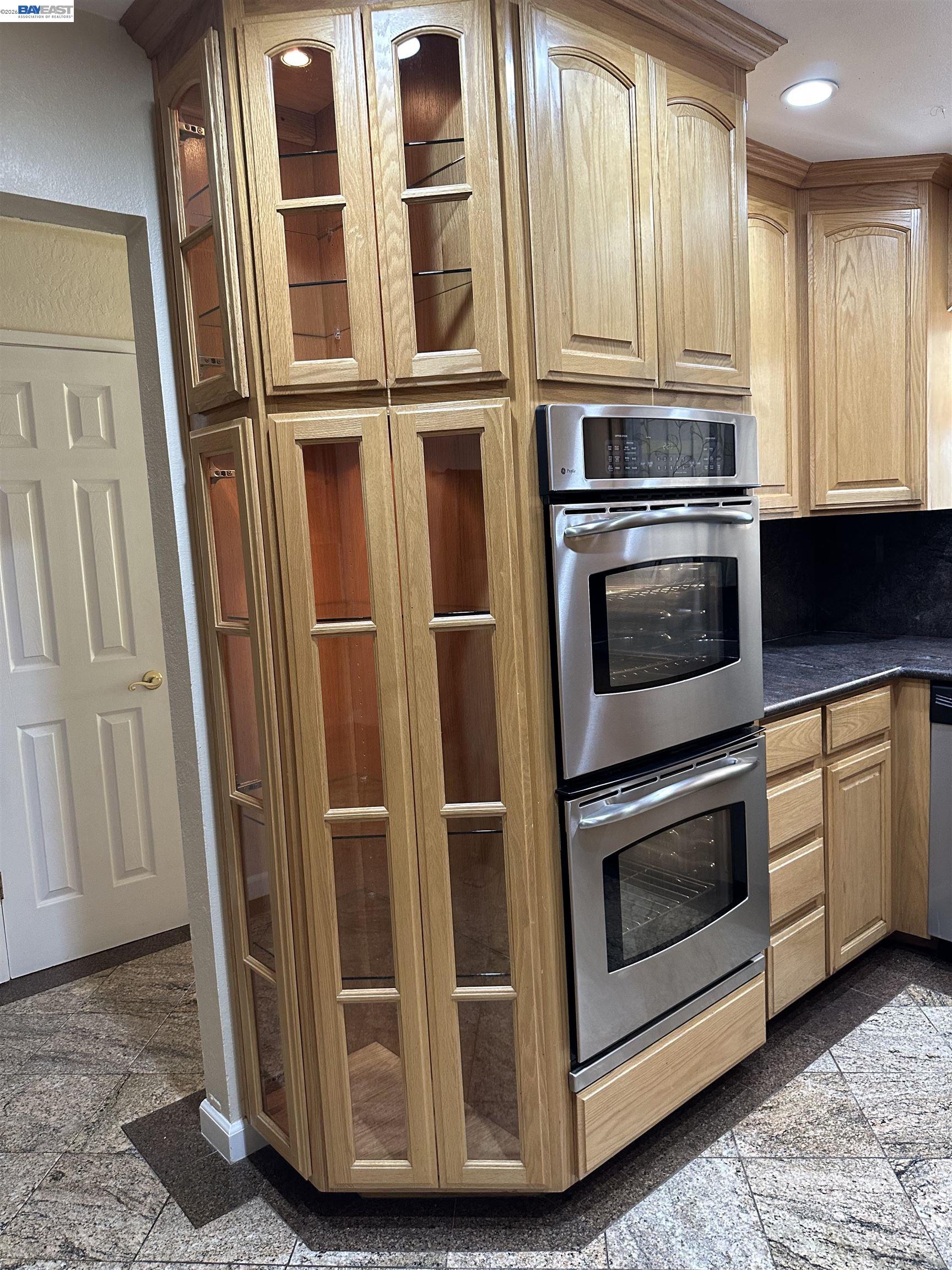 Detail Gallery Image 8 of 26 For 306 S Park Victoria Dr, Milpitas,  CA 95035 - 3 Beds | 2 Baths