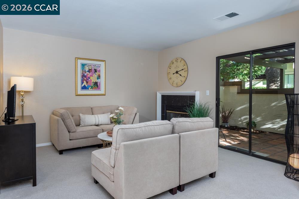 Photo #2: 41131690 Listing: Photo #2