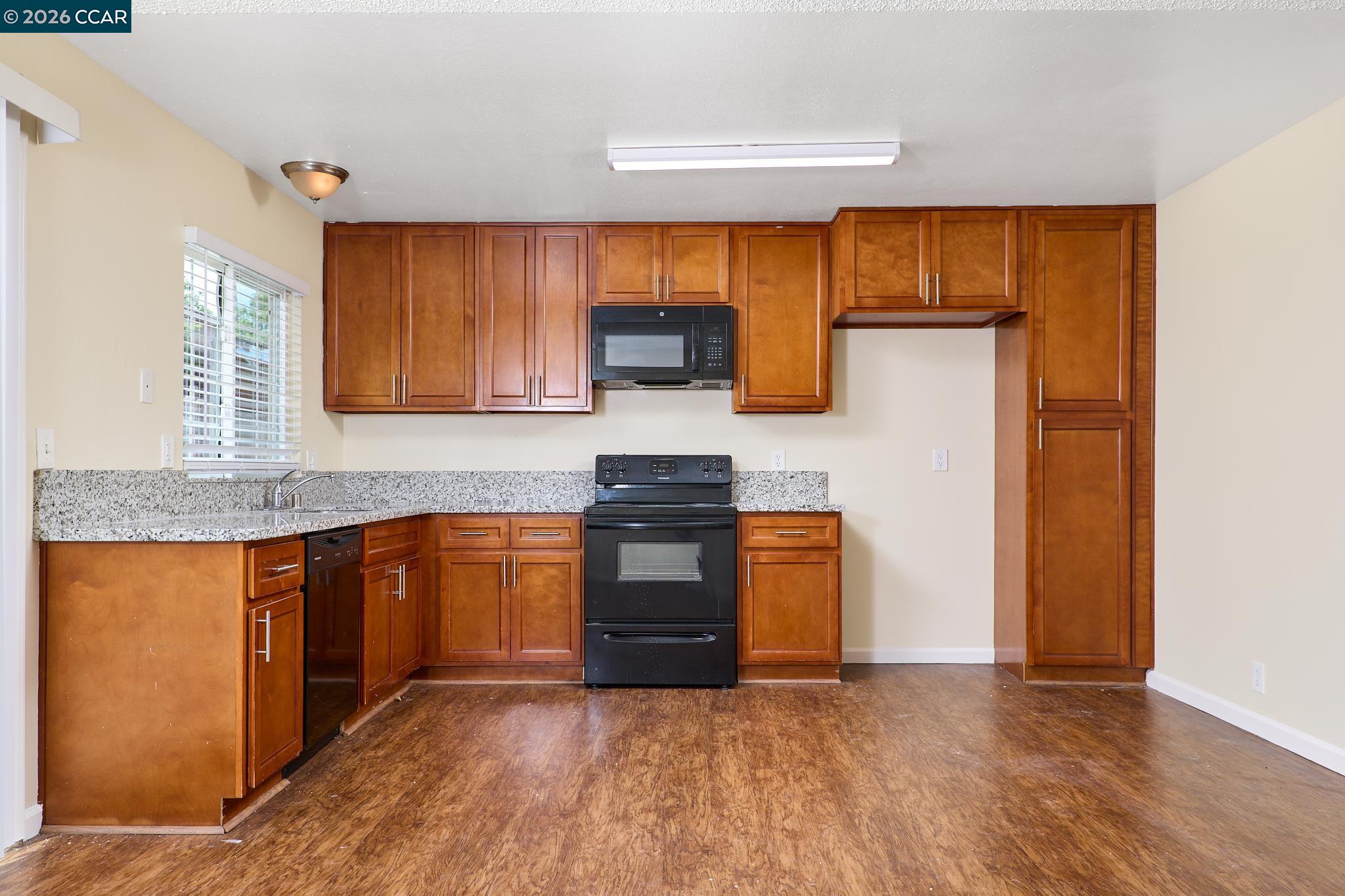 Detail Gallery Image 4 of 22 For 300 Radcliffe Dr, Vallejo,  CA 94589 - 4 Beds | 2 Baths