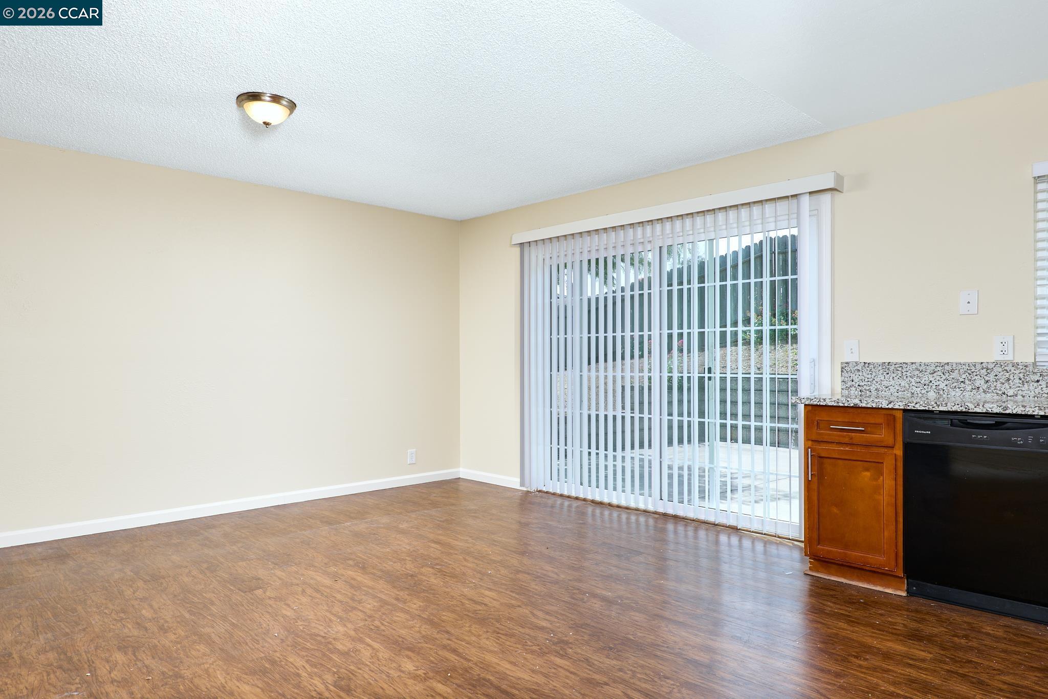 Detail Gallery Image 5 of 22 For 300 Radcliffe Dr, Vallejo,  CA 94589 - 4 Beds | 2 Baths