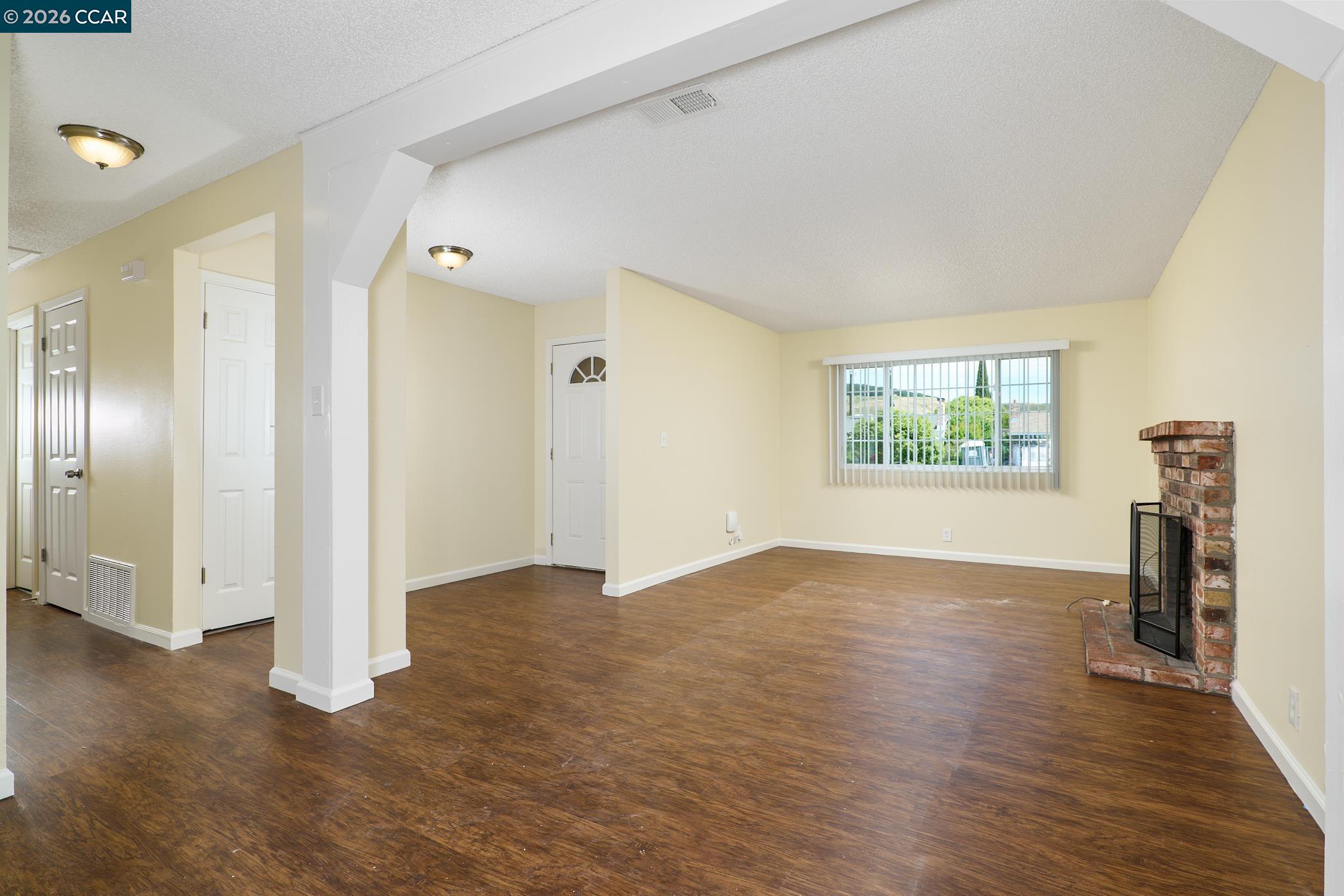 Detail Gallery Image 6 of 22 For 300 Radcliffe Dr, Vallejo,  CA 94589 - 4 Beds | 2 Baths