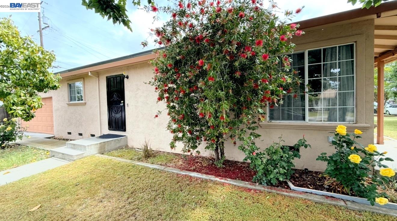 Detail Gallery Image 4 of 32 For 95 W Downs St, Stockton,  CA 95204 - 4 Beds | 2 Baths