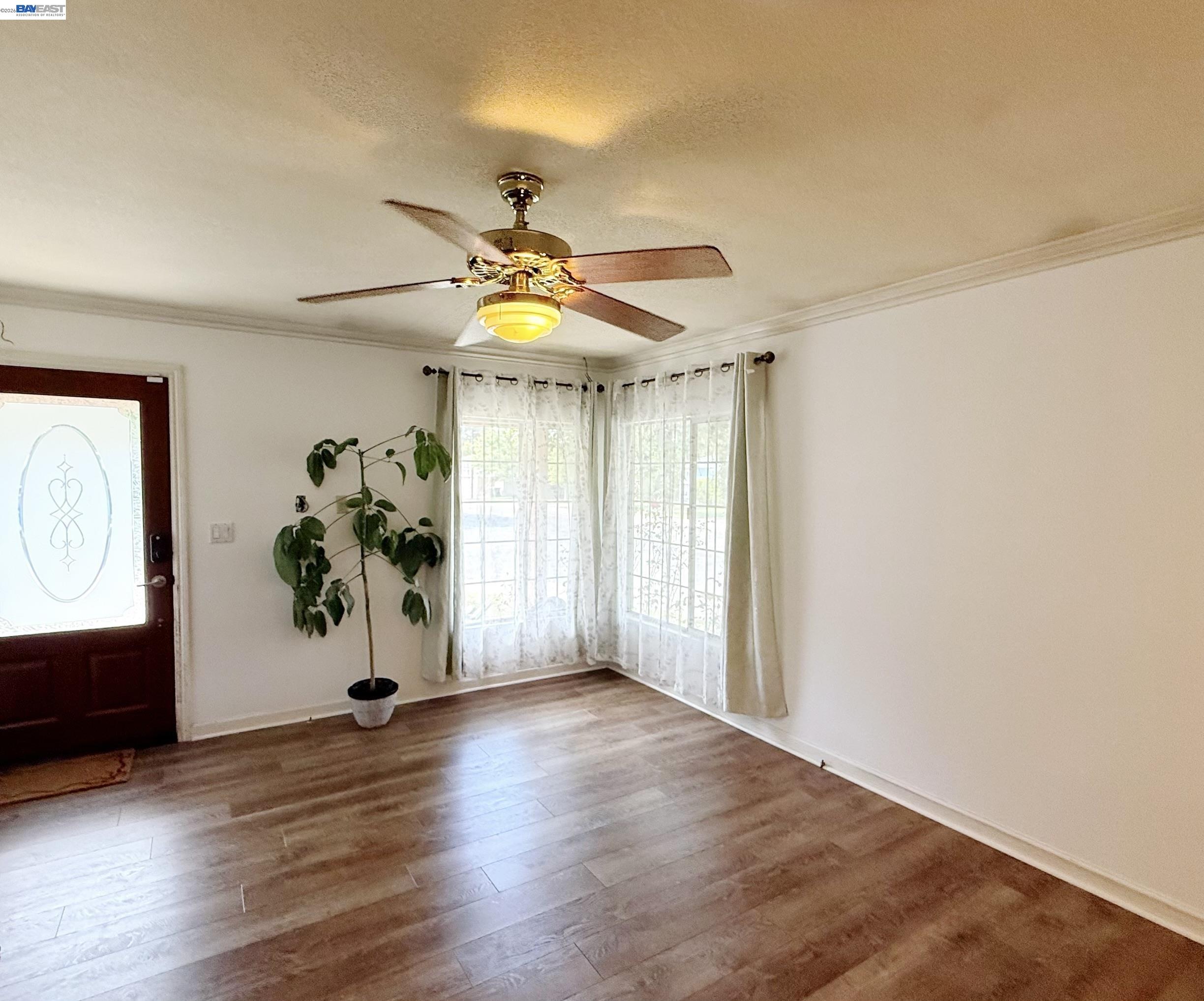 Detail Gallery Image 5 of 32 For 95 W Downs St, Stockton,  CA 95204 - 4 Beds | 2 Baths