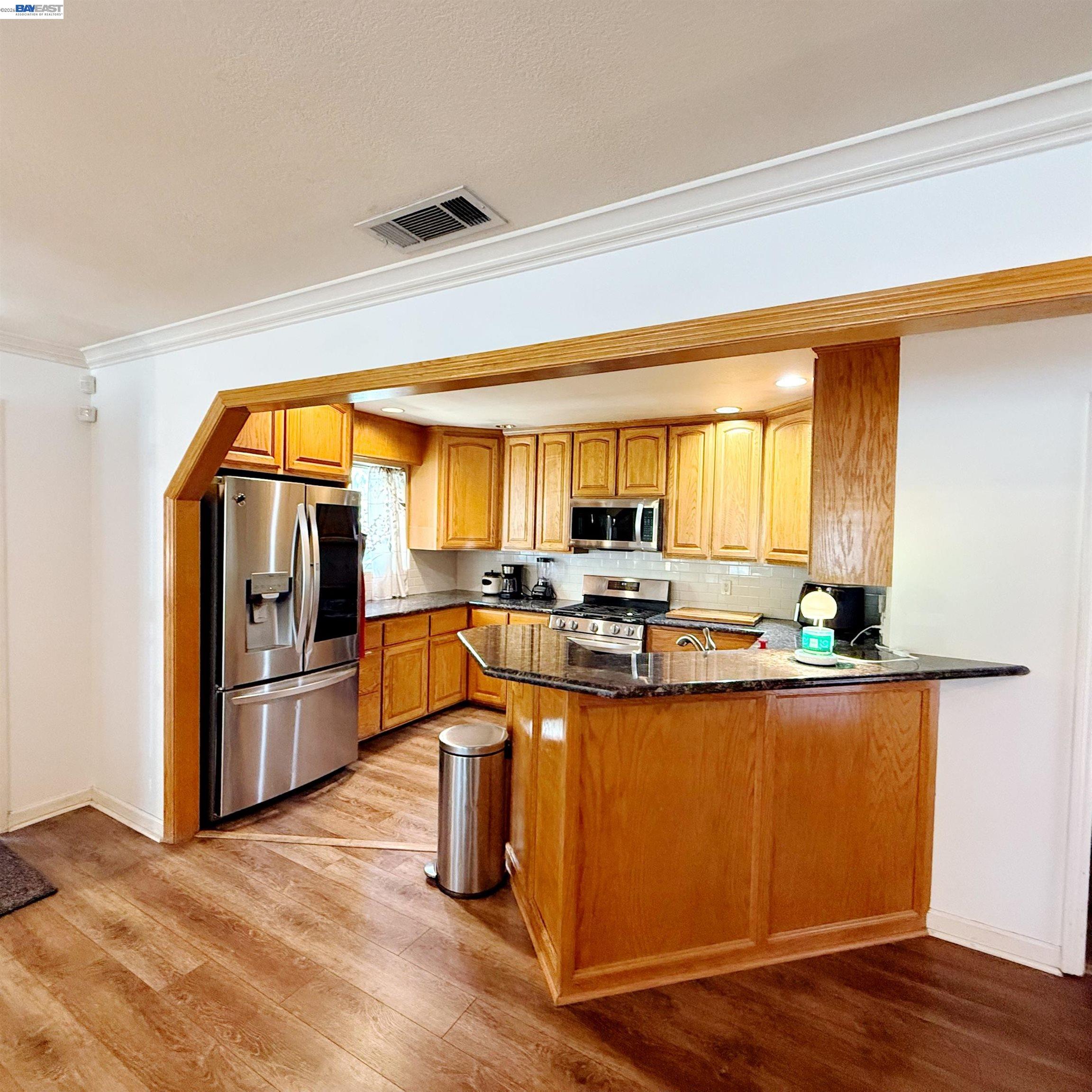 Detail Gallery Image 7 of 32 For 95 W Downs St, Stockton,  CA 95204 - 4 Beds | 2 Baths