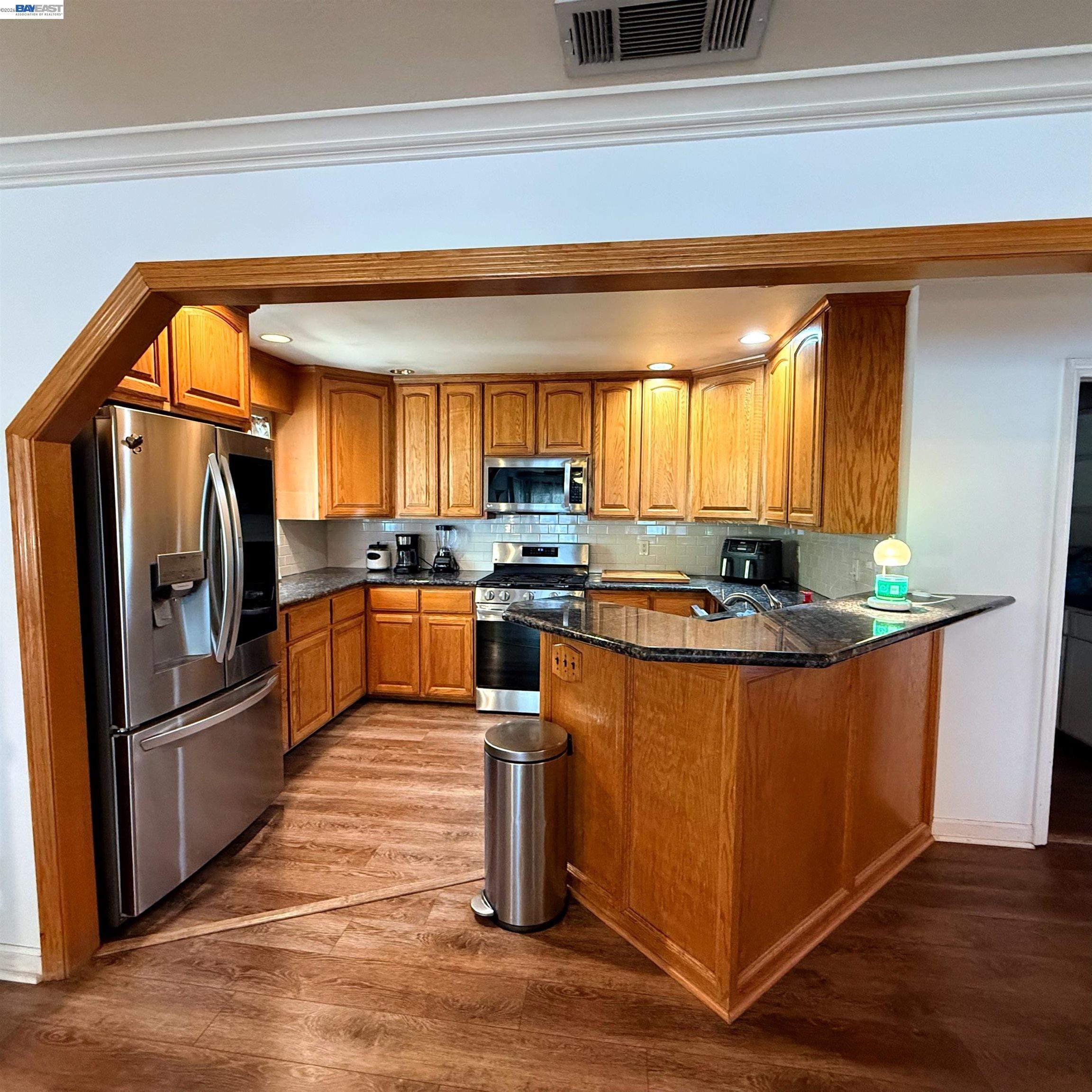 Detail Gallery Image 8 of 32 For 95 W Downs St, Stockton,  CA 95204 - 4 Beds | 2 Baths