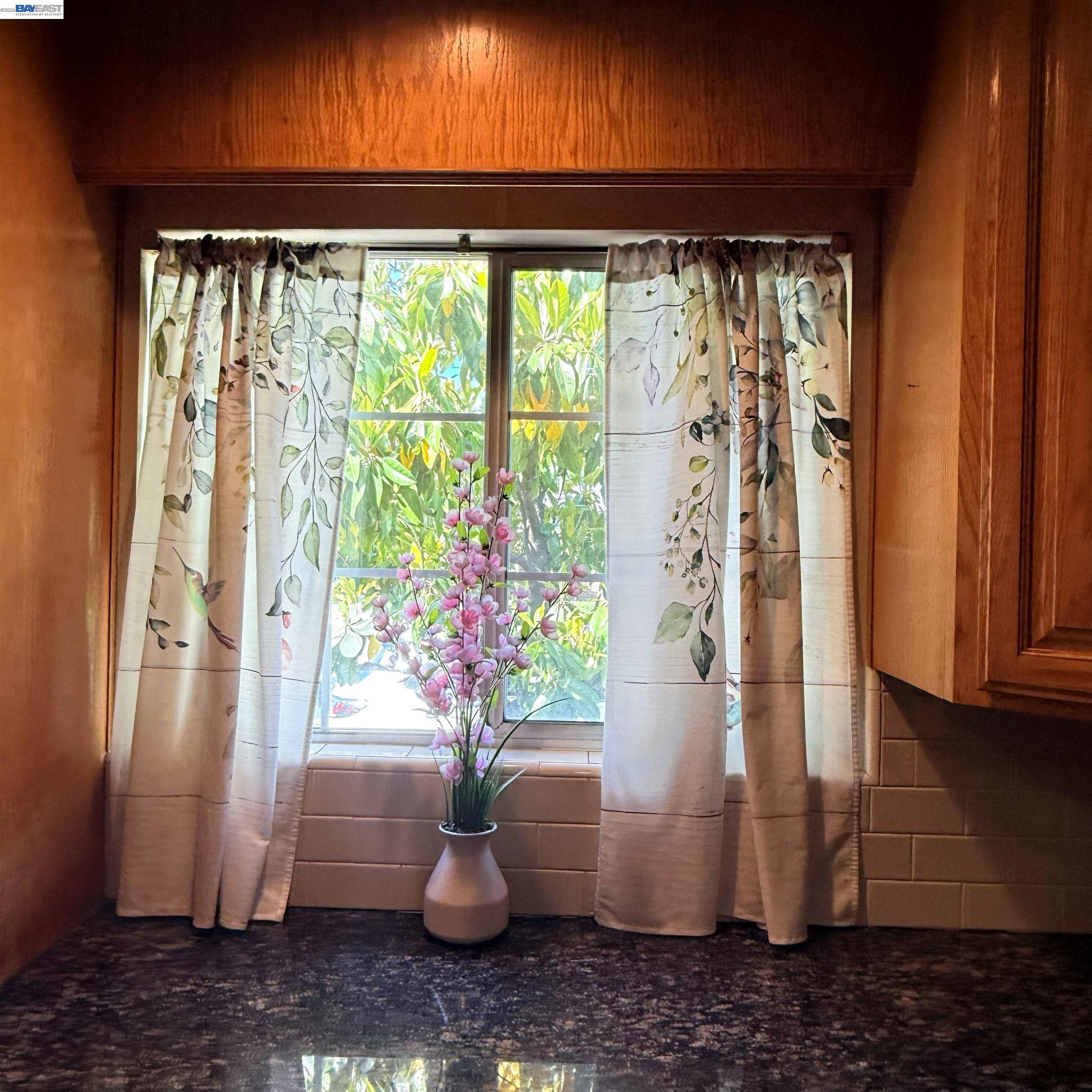 Detail Gallery Image 10 of 32 For 95 W Downs St, Stockton,  CA 95204 - 4 Beds | 2 Baths