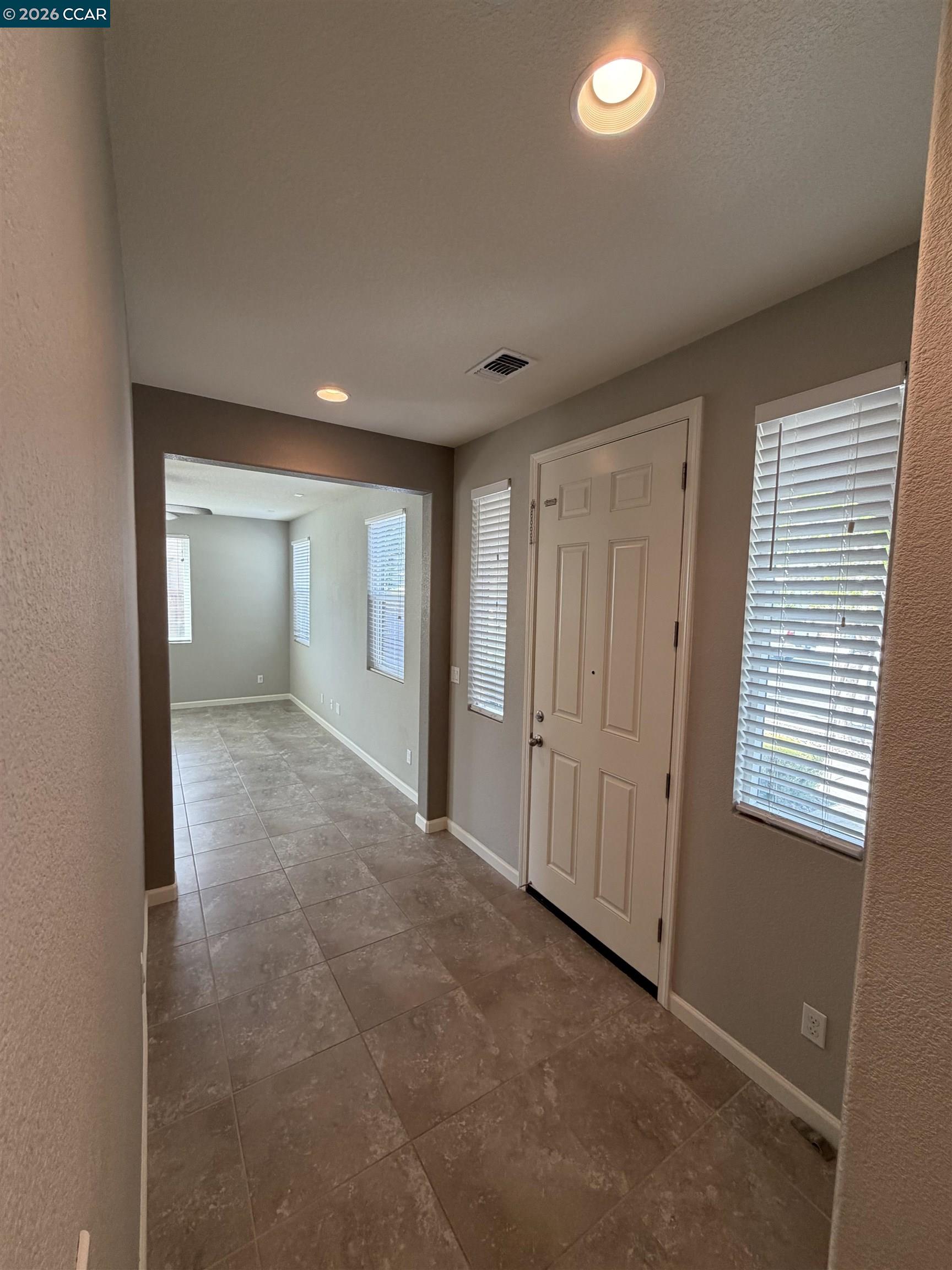 Detail Gallery Image 5 of 34 For Chuck Hammond Dr, Fairfield,  CA 94533 - 4 Beds | 2/1 Baths