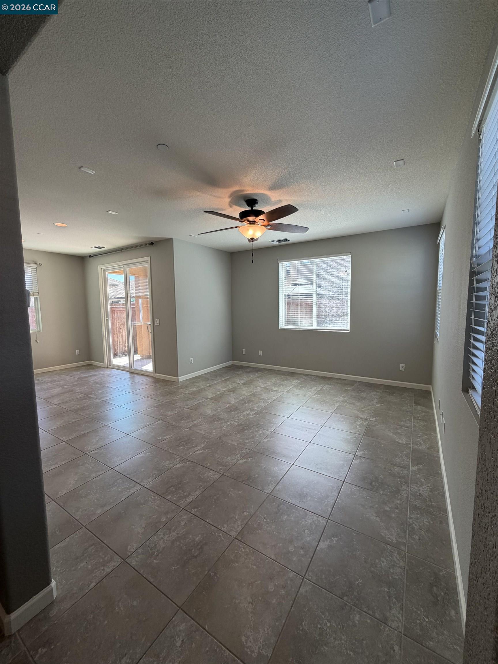 Detail Gallery Image 6 of 34 For Chuck Hammond Dr, Fairfield,  CA 94533 - 4 Beds | 2/1 Baths