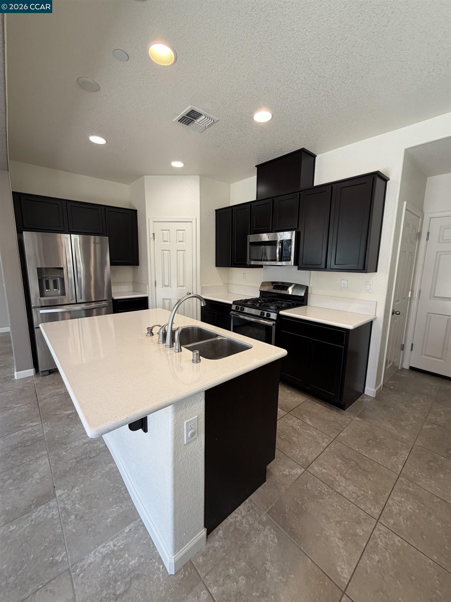 Detail Gallery Image 9 of 34 For Chuck Hammond Dr, Fairfield,  CA 94533 - 4 Beds | 2/1 Baths