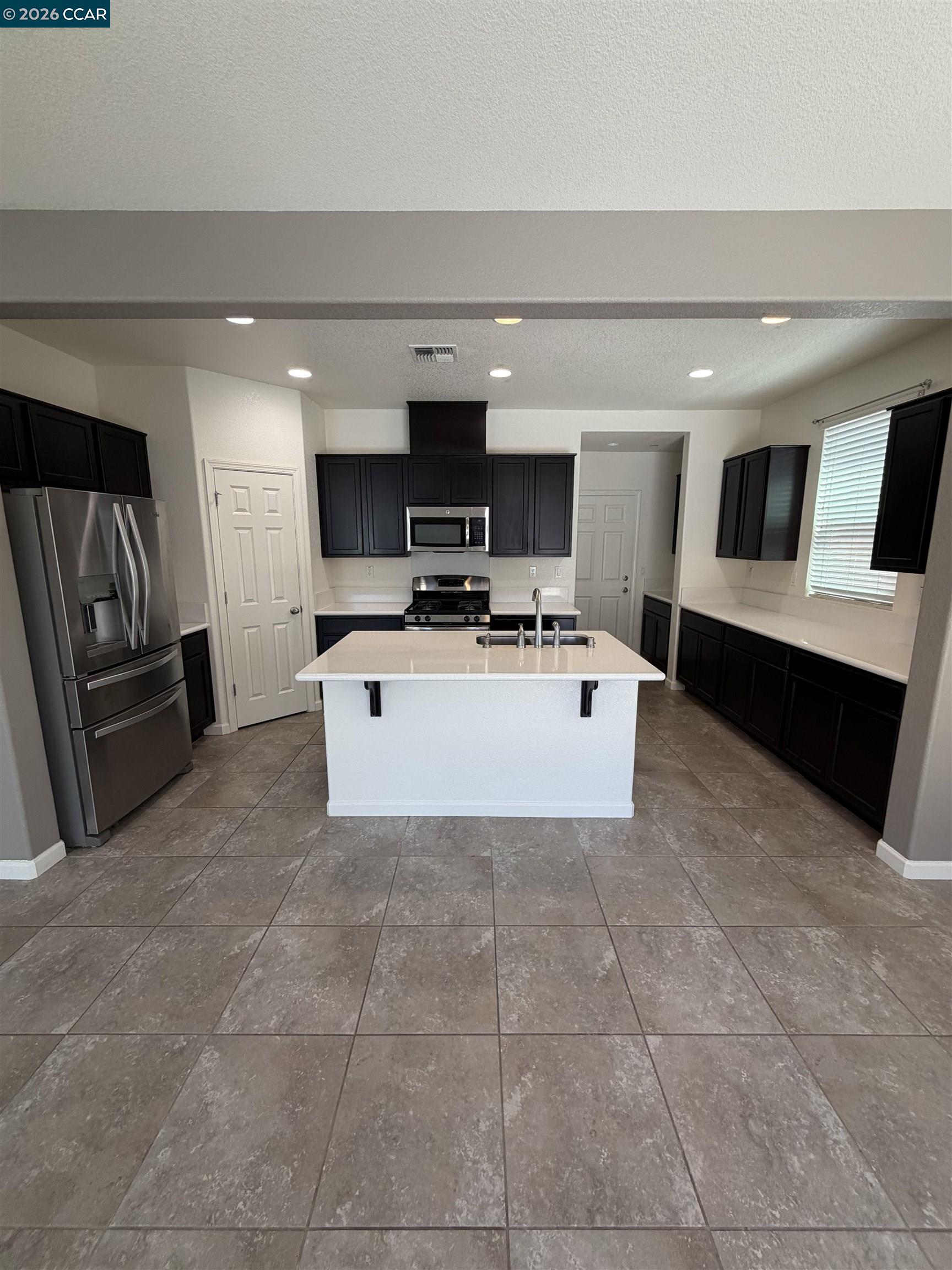 Detail Gallery Image 10 of 34 For Chuck Hammond Dr, Fairfield,  CA 94533 - 4 Beds | 2/1 Baths