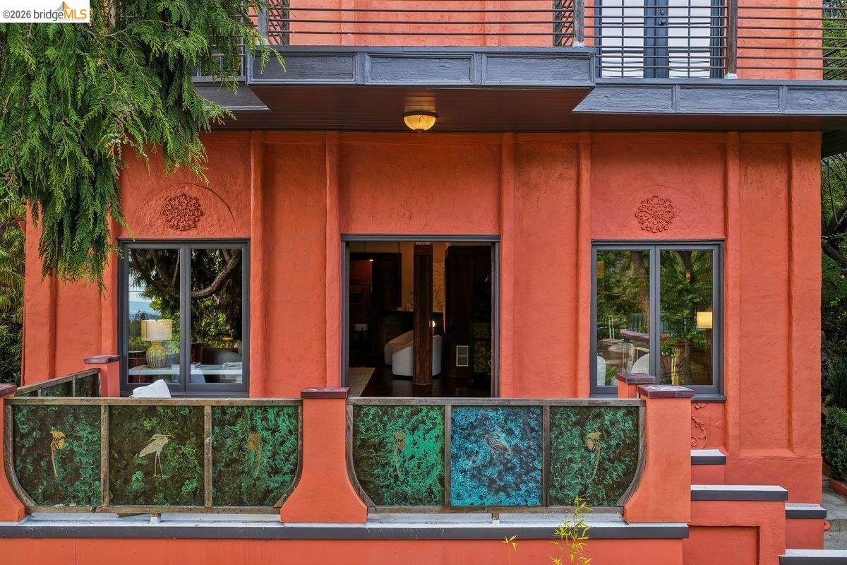 Detail Gallery Image 2 of 79 For 1049 Keith Ave, Berkeley,  CA 94708 - 4 Beds | 4 Baths