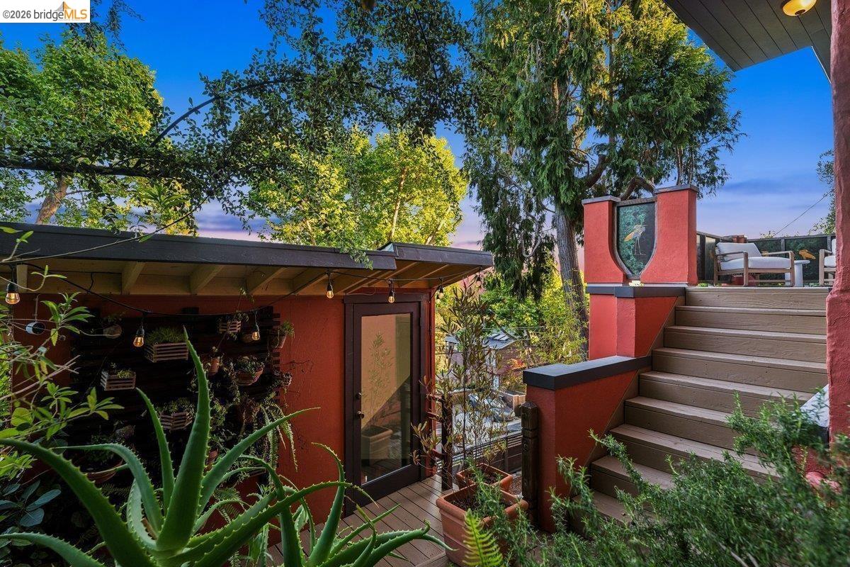 Detail Gallery Image 3 of 79 For 1049 Keith Ave, Berkeley,  CA 94708 - 4 Beds | 4 Baths