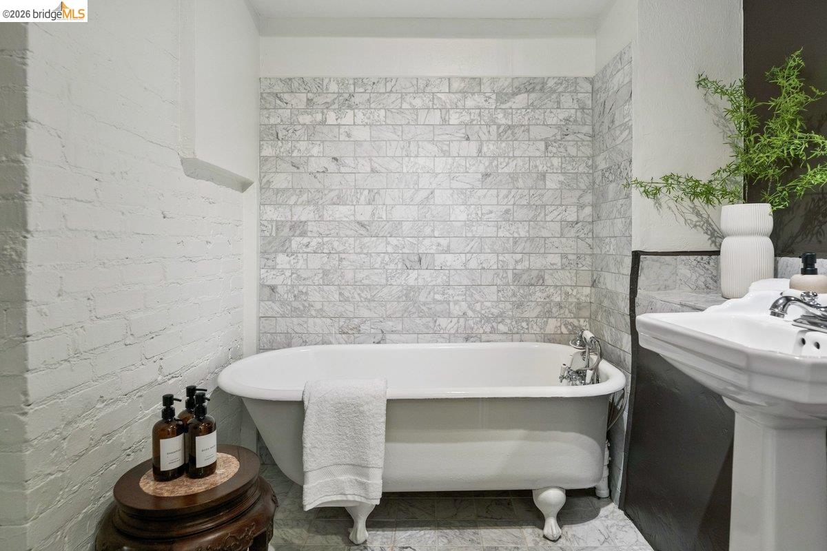 Detail Gallery Image 29 of 79 For 1049 Keith Ave, Berkeley,  CA 94708 - 4 Beds | 4 Baths