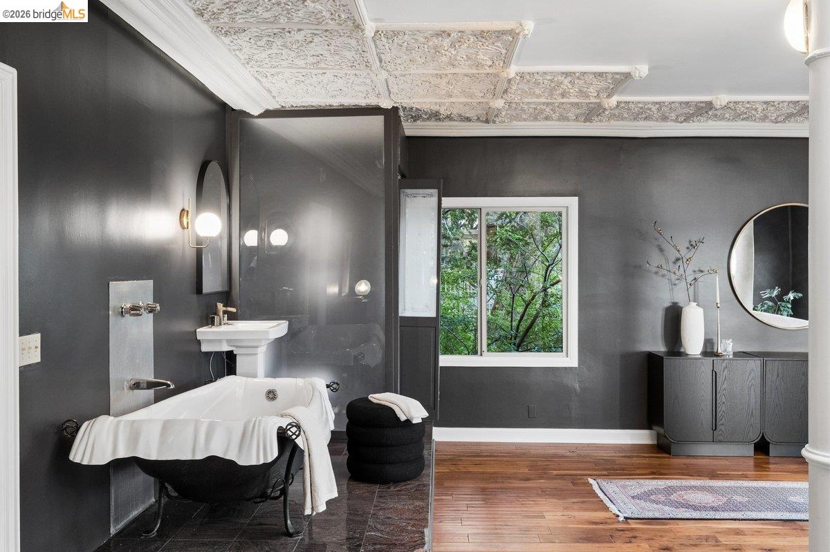 Detail Gallery Image 37 of 79 For 1049 Keith Ave, Berkeley,  CA 94708 - 4 Beds | 4 Baths