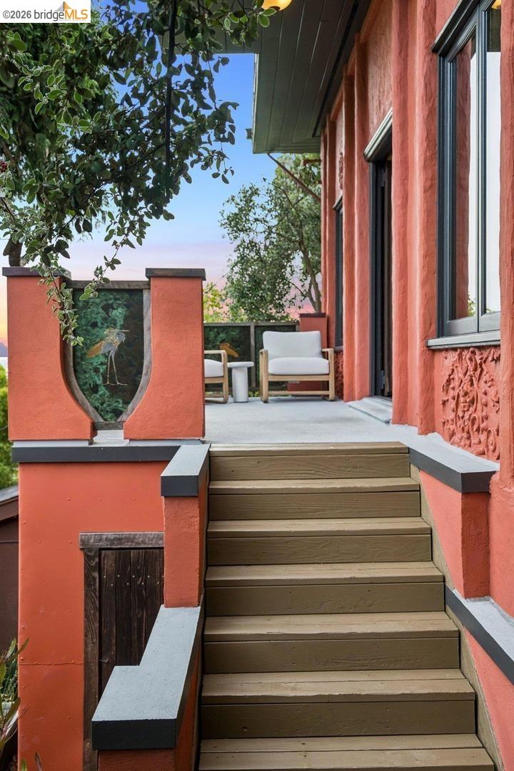 Detail Gallery Image 5 of 79 For 1049 Keith Ave, Berkeley,  CA 94708 - 4 Beds | 4 Baths