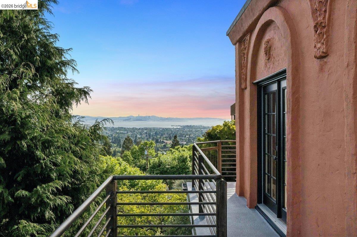 Detail Gallery Image 42 of 79 For 1049 Keith Ave, Berkeley,  CA 94708 - 4 Beds | 4 Baths