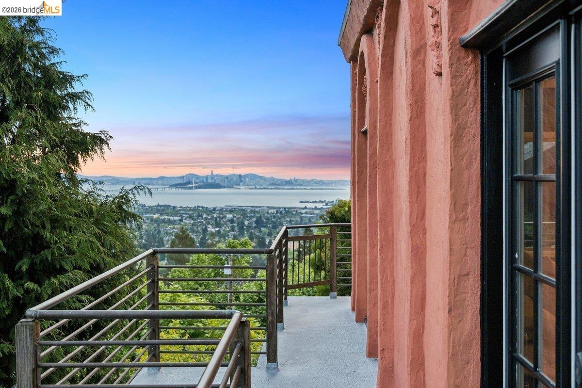 Detail Gallery Image 43 of 79 For 1049 Keith Ave, Berkeley,  CA 94708 - 4 Beds | 4 Baths