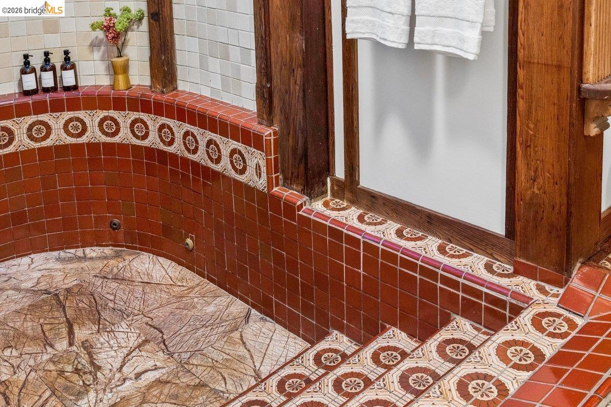 Detail Gallery Image 50 of 79 For 1049 Keith Ave, Berkeley,  CA 94708 - 4 Beds | 4 Baths