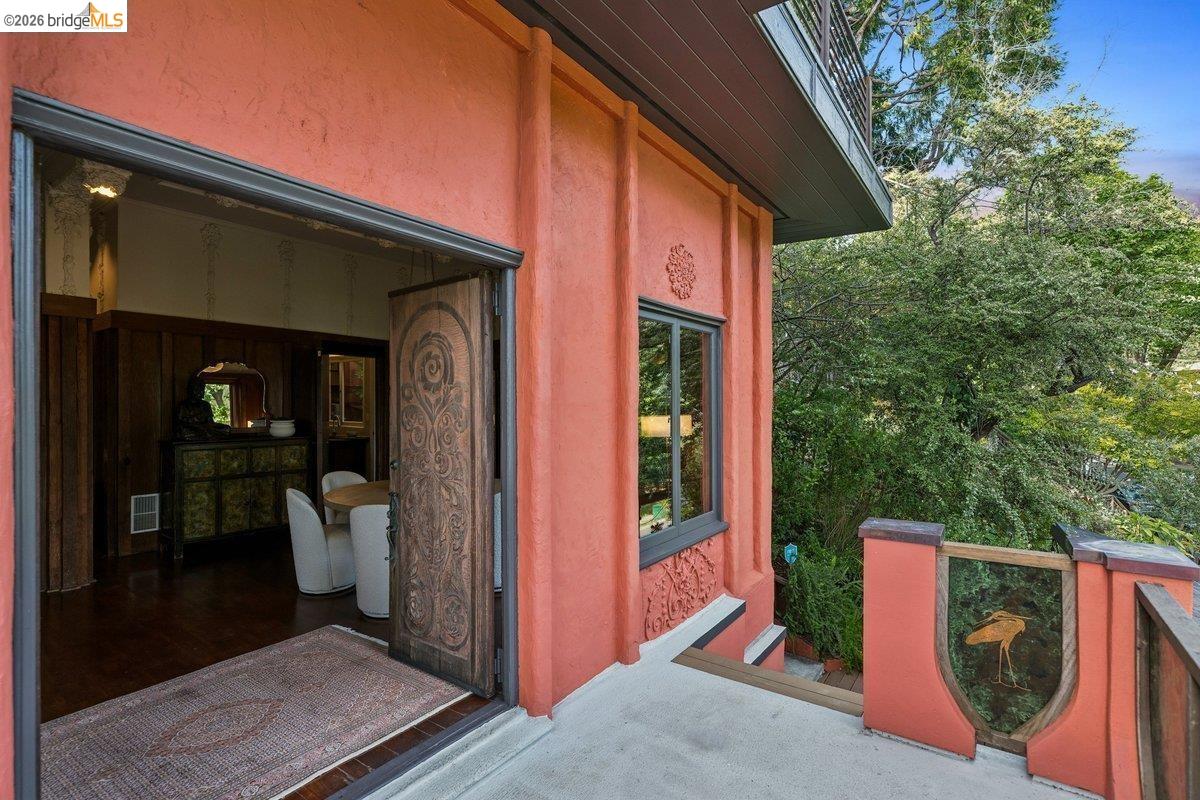 Detail Gallery Image 6 of 79 For 1049 Keith Ave, Berkeley,  CA 94708 - 4 Beds | 4 Baths