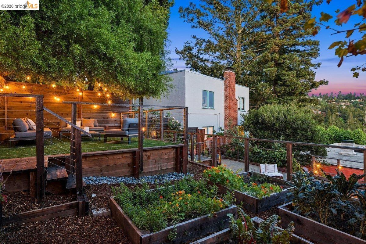 Detail Gallery Image 57 of 79 For 1049 Keith Ave, Berkeley,  CA 94708 - 4 Beds | 4 Baths