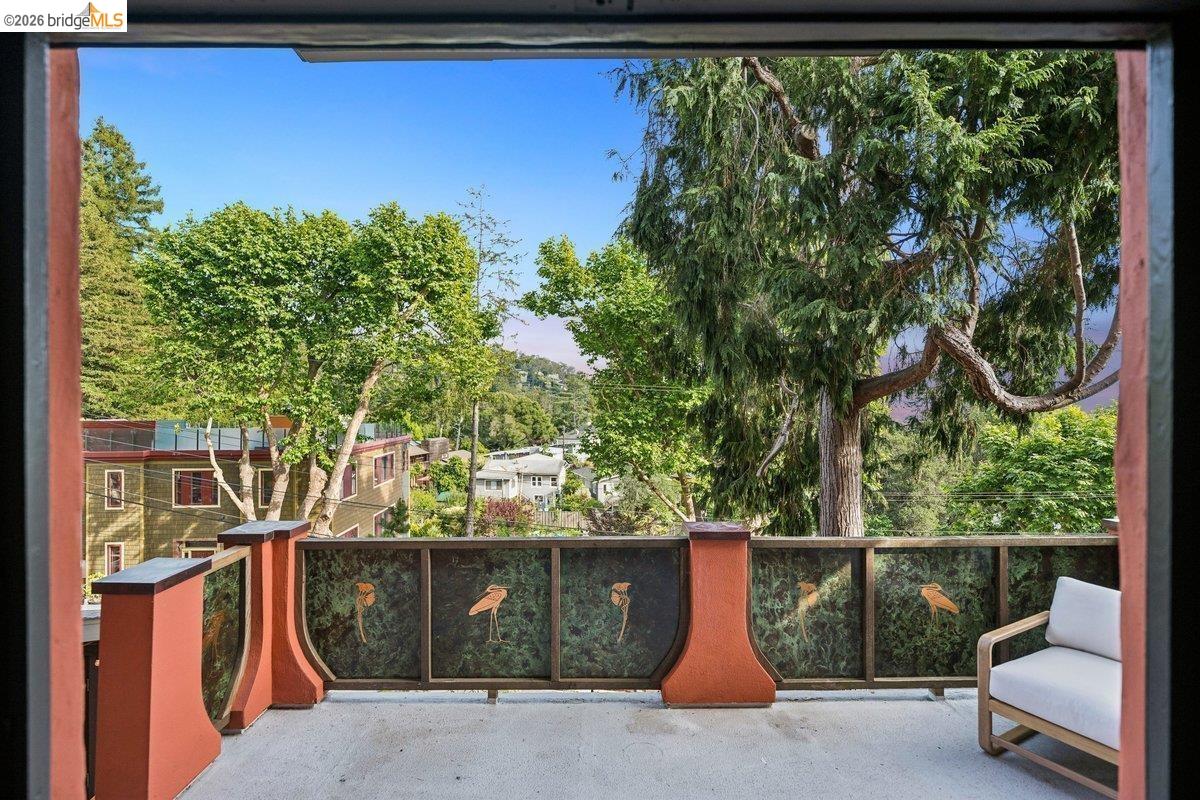 Detail Gallery Image 7 of 79 For 1049 Keith Ave, Berkeley,  CA 94708 - 4 Beds | 4 Baths