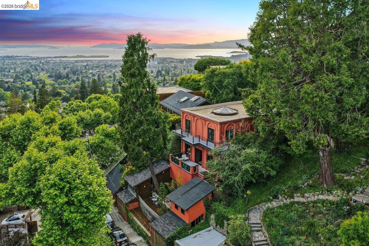 Detail Gallery Image 68 of 79 For 1049 Keith Ave, Berkeley,  CA 94708 - 4 Beds | 4 Baths