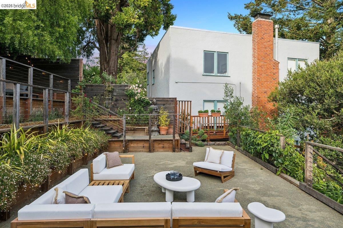 Detail Gallery Image 70 of 79 For 1049 Keith Ave, Berkeley,  CA 94708 - 4 Beds | 4 Baths