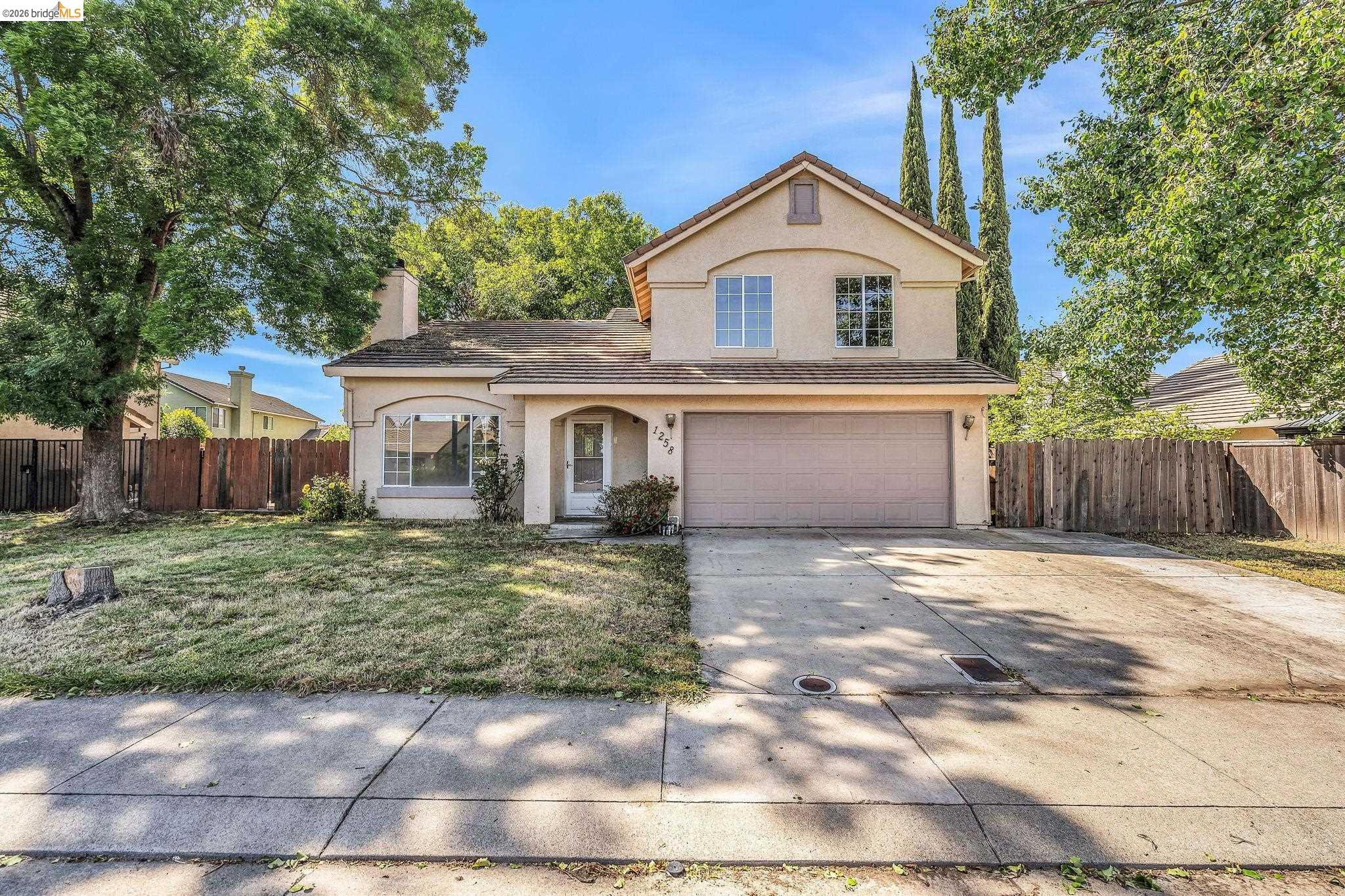 Detail Gallery Image 2 of 44 For 1258 Lloyd Thayer Cir, Stockton,  CA 95206 - 4 Beds | 2/1 Baths