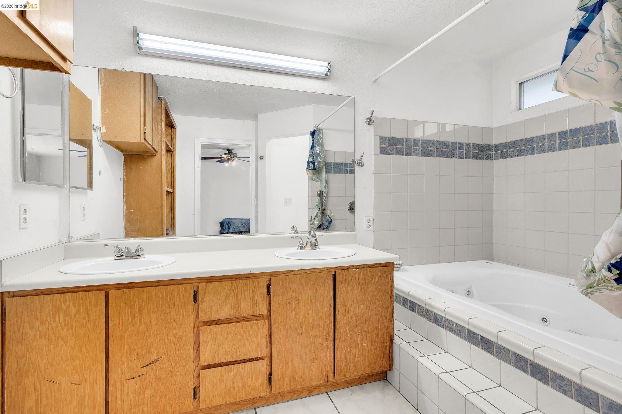 Detail Gallery Image 18 of 44 For 1258 Lloyd Thayer Cir, Stockton,  CA 95206 - 4 Beds | 2/1 Baths